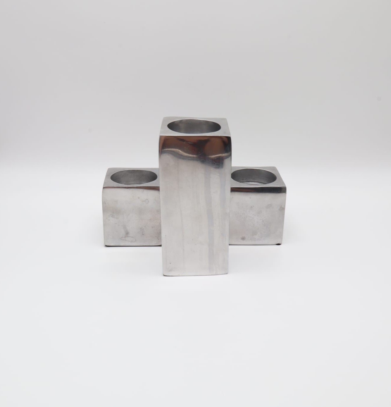 Minimalist Aluminum Column Candle Holders (Set of 3) – Italy — detail view