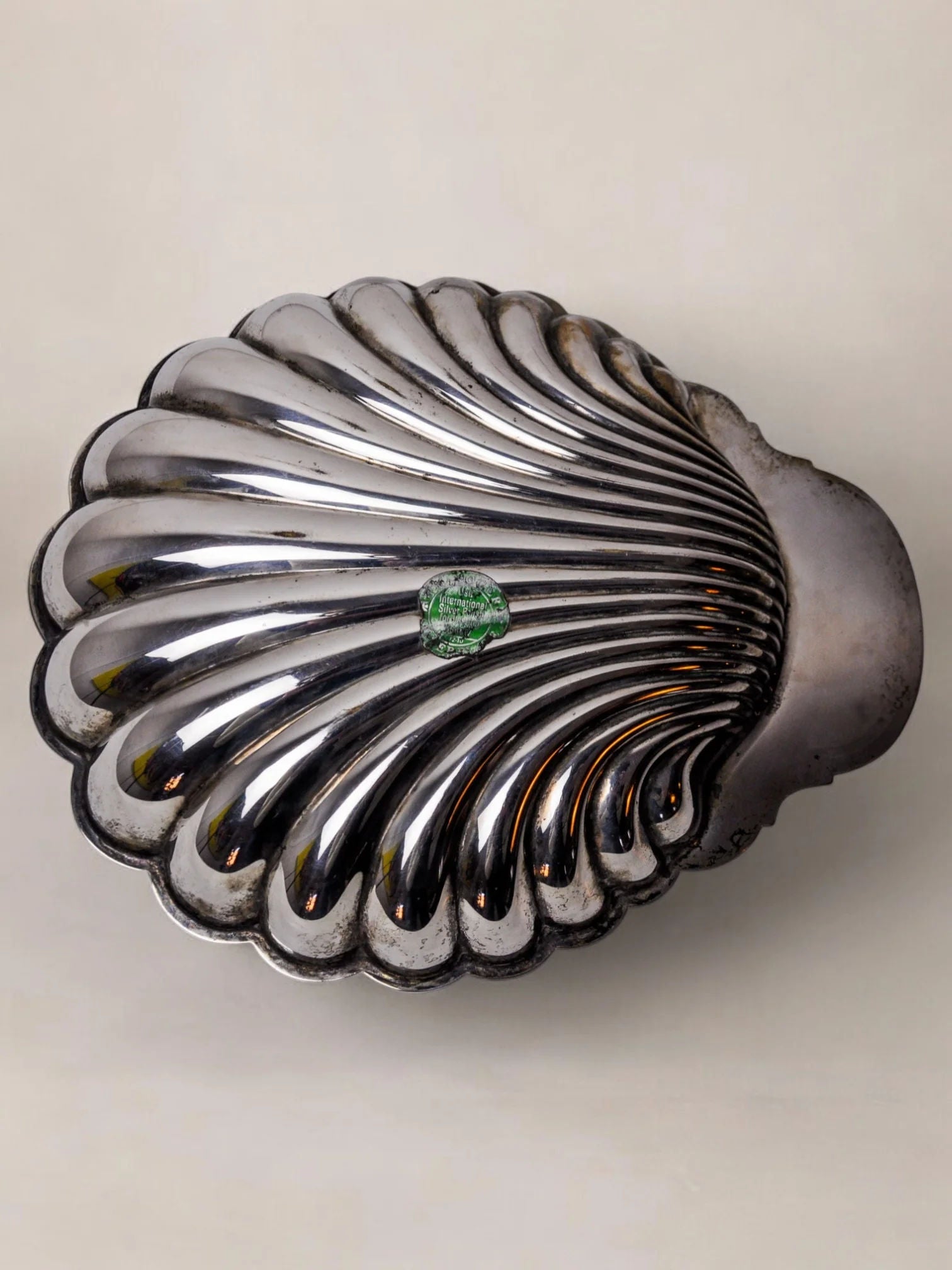 Silver Plated Shell Vide-poches 1970 — top view with green accent