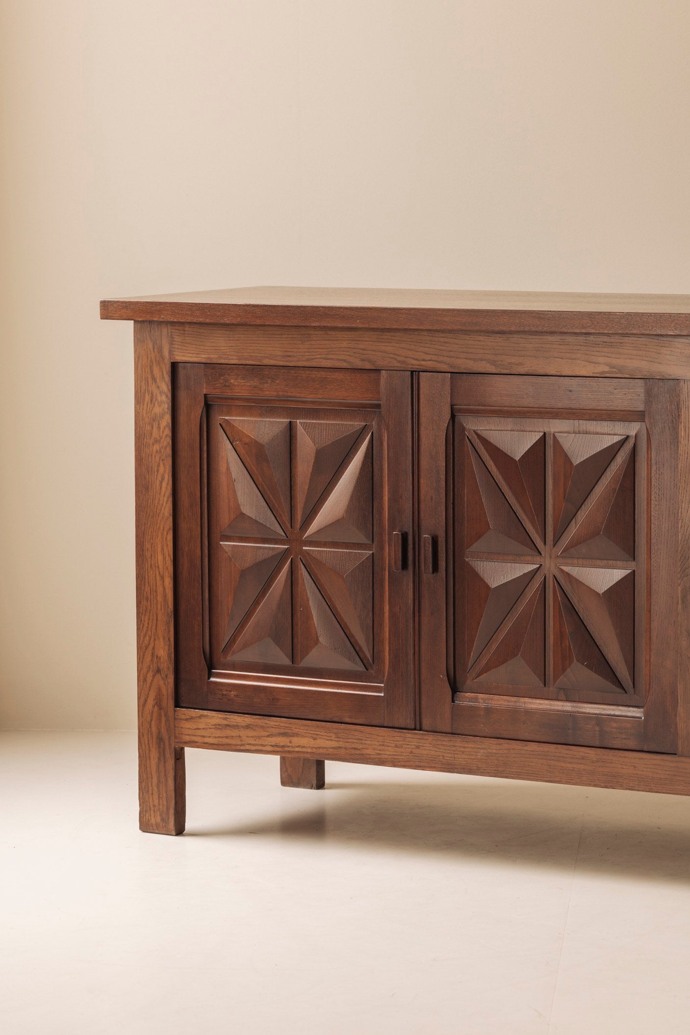 Beautiful Brutalist graphical French sideboard in oak, 1960s — side angle