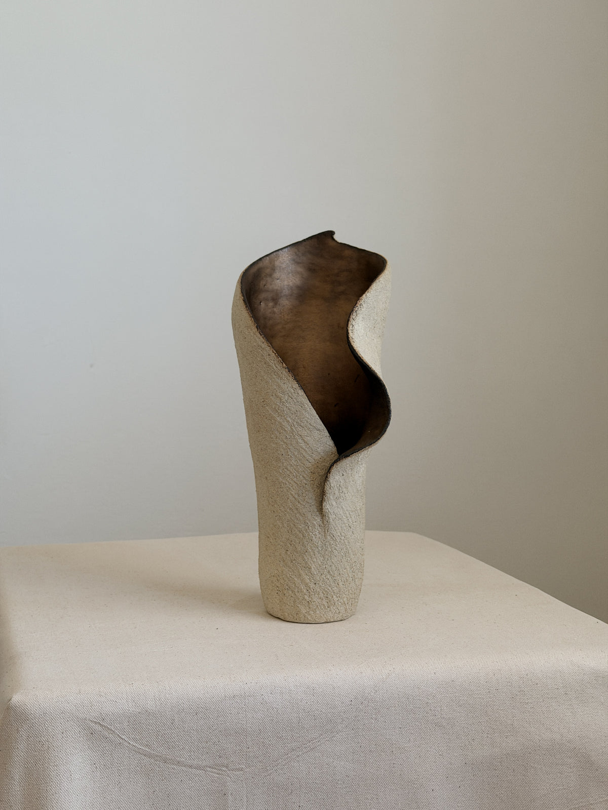 Sculptural Vase in Ceramic and Stone | Japandi Style — detail view