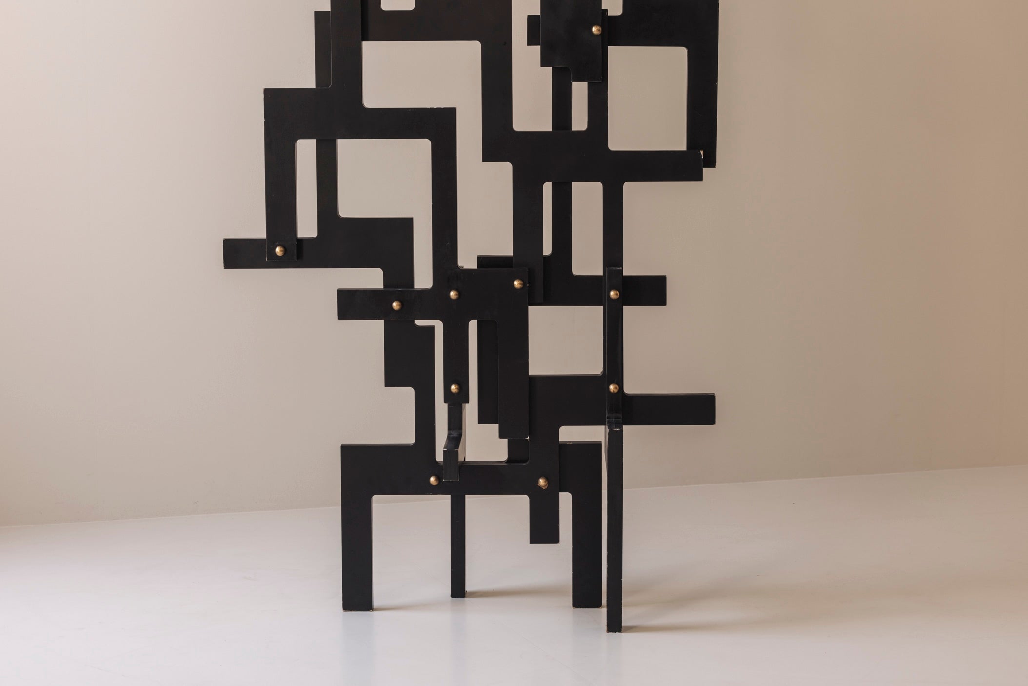 Large geometric abstract sculpture in lacquered wood and brass, France 1990s — close-up