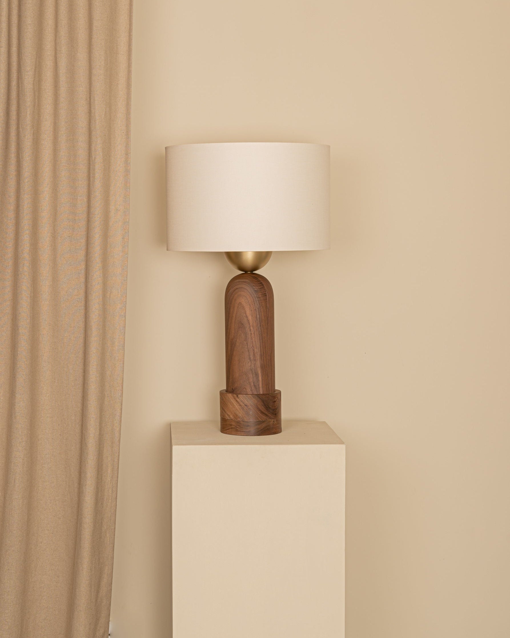 'Peona Kelo' Table Lamp in Walnut Wood