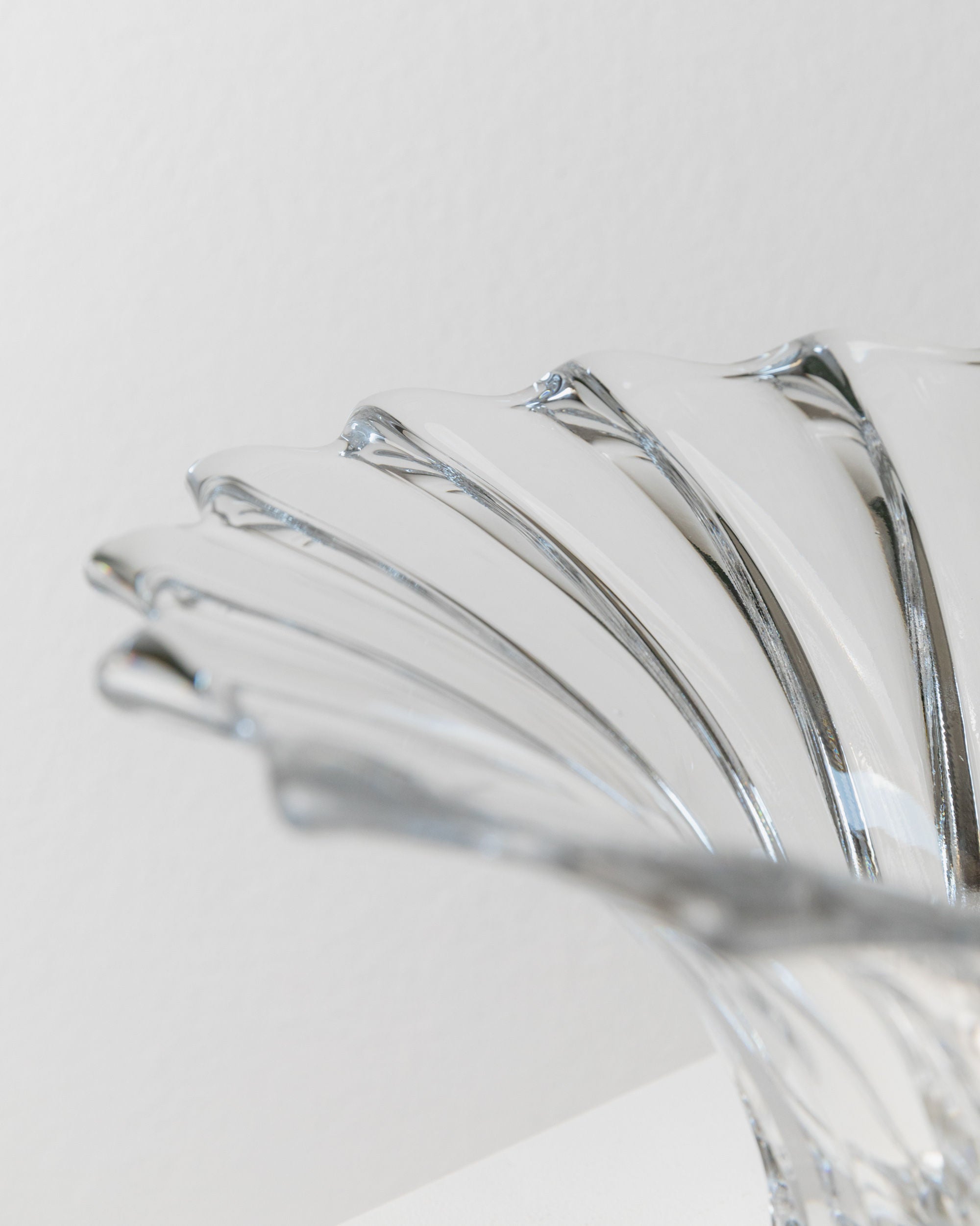 Large Crystal Glass Bowl, Italy 1940s — close-up of ridged glass detail