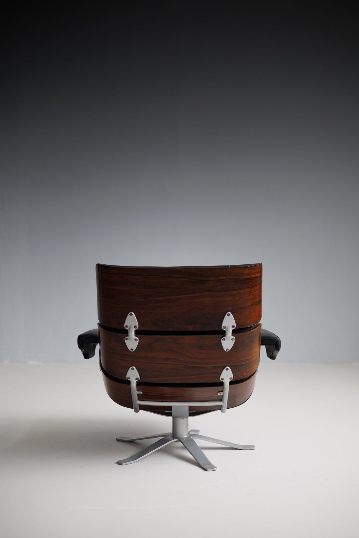 A Very Rare Lounge Chair by Carlo Hauner — detail view