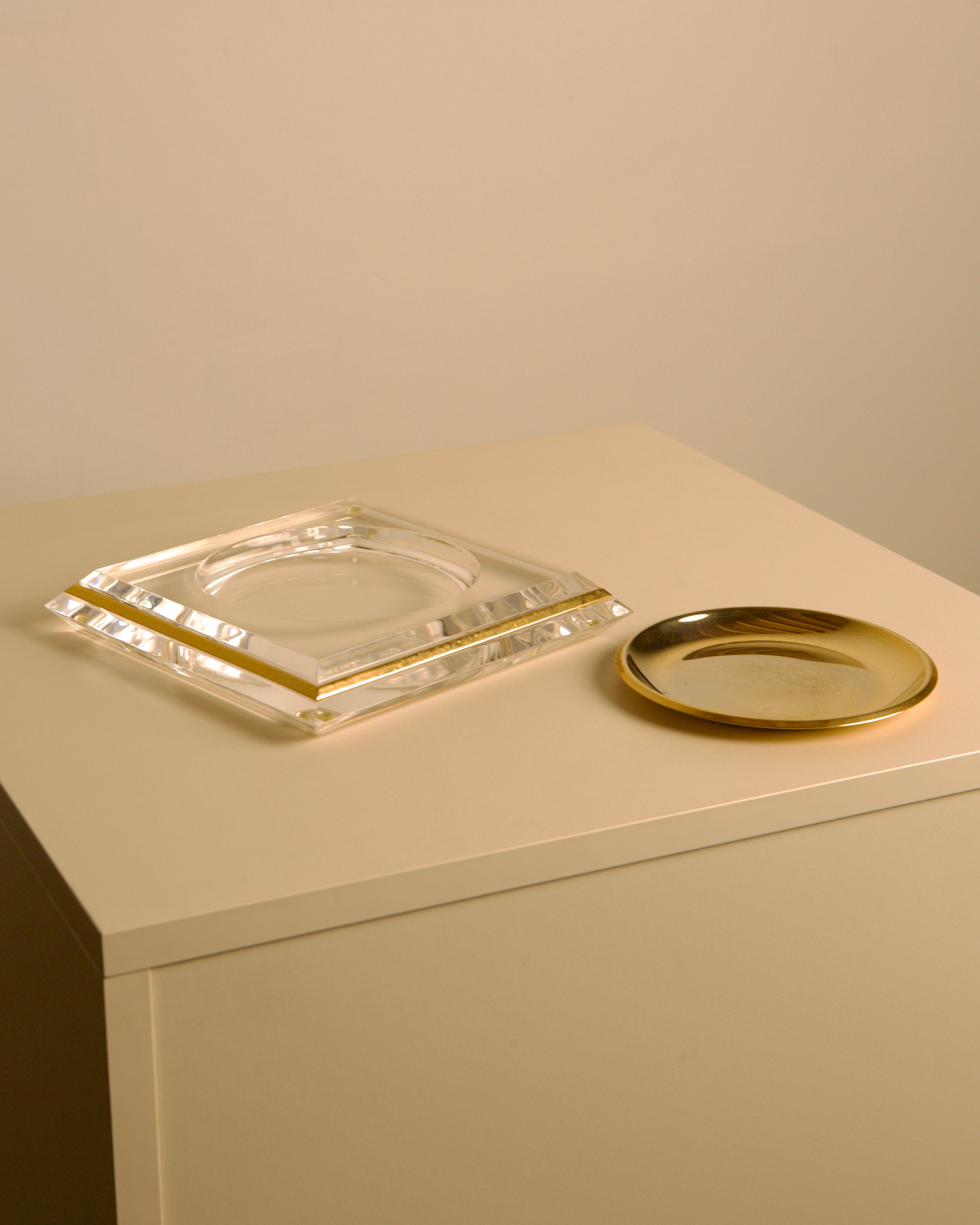 Italian "Pyramid" Trinket Dish in Brass and Plexiglass, 70s — back view on neutral surface