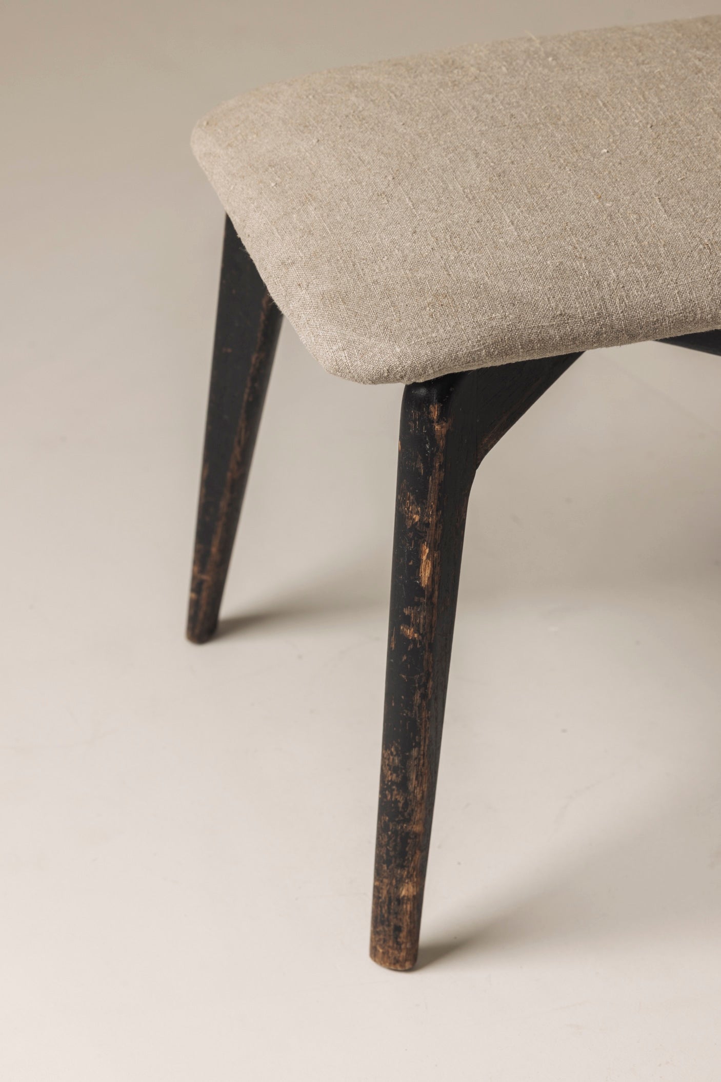 Modernist French stool from the 1950s. — close-up