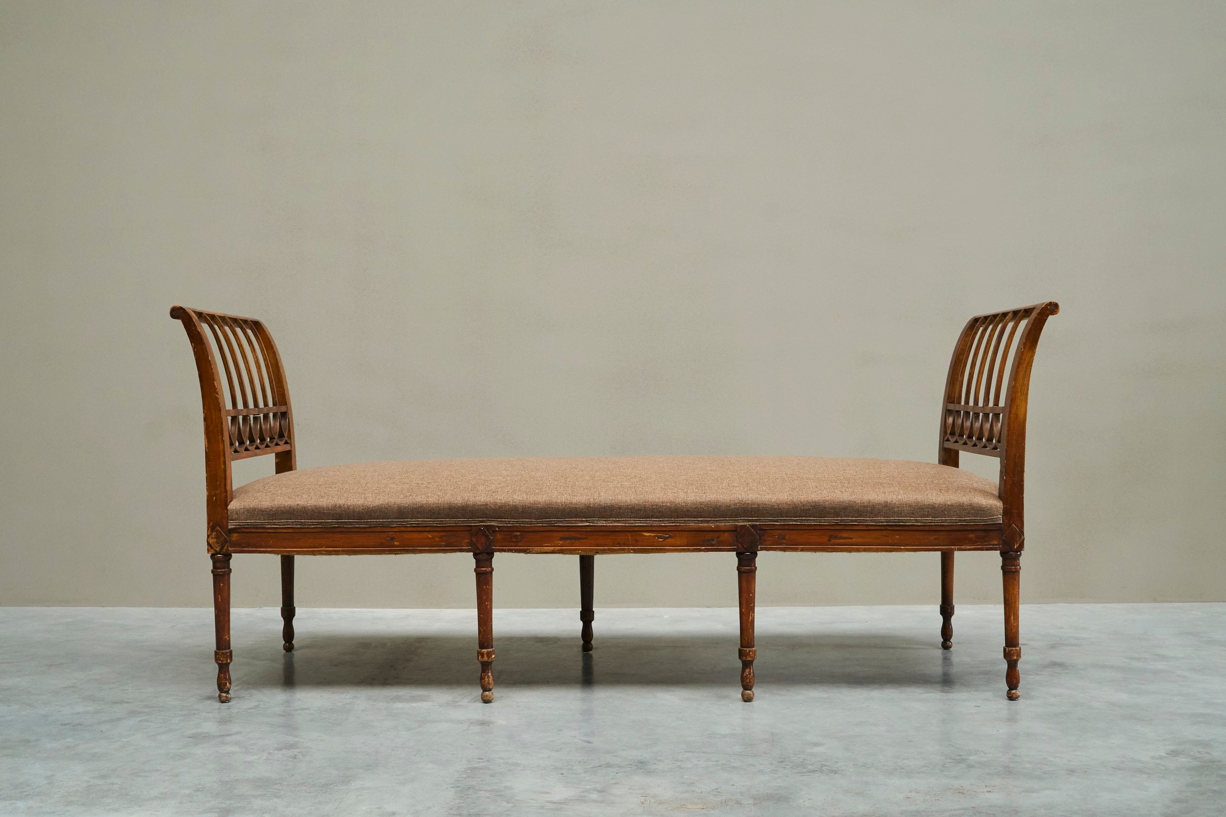 Beautiful Regency Style Daybed / Chaise Longue Europe Early 20th Century — side angle