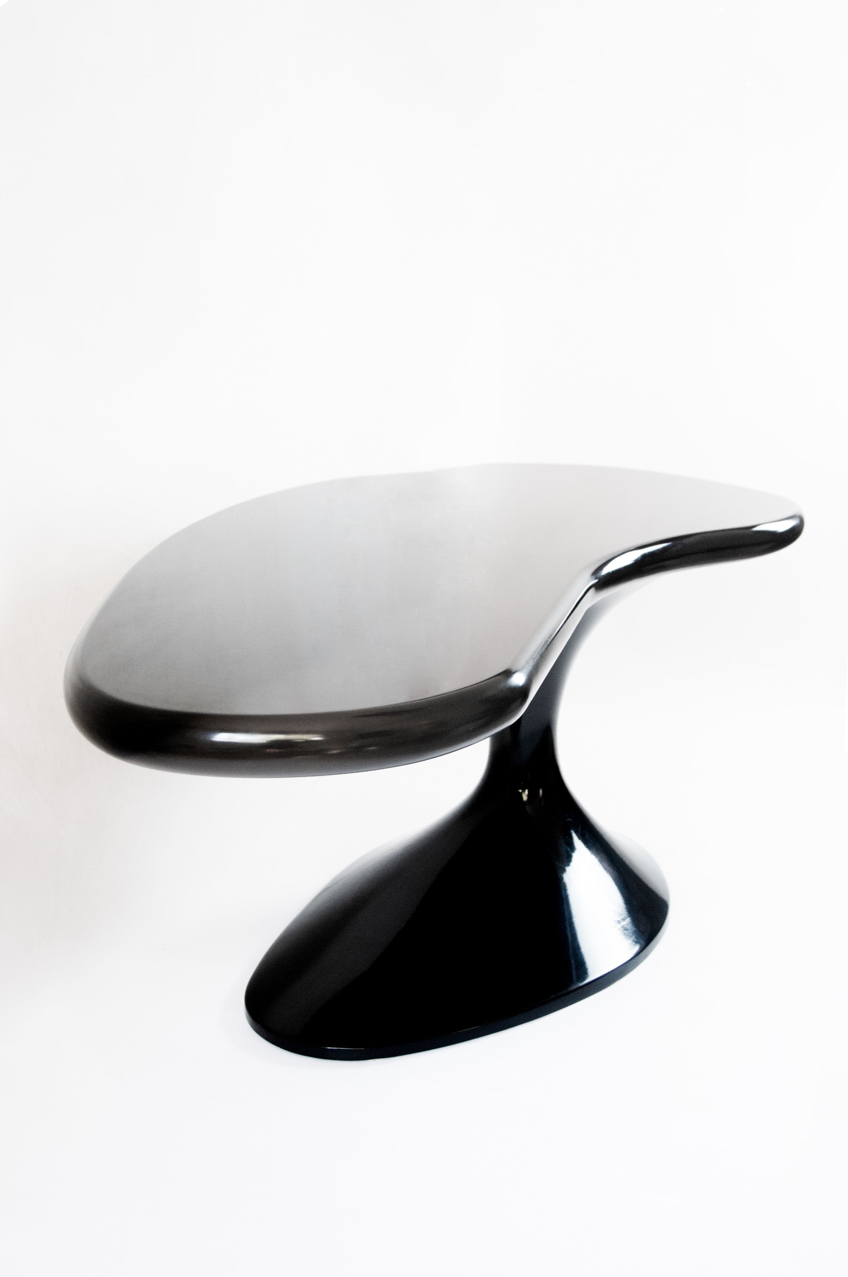 Piano Desk in Lacqued Wood — close-up of glossy black surface