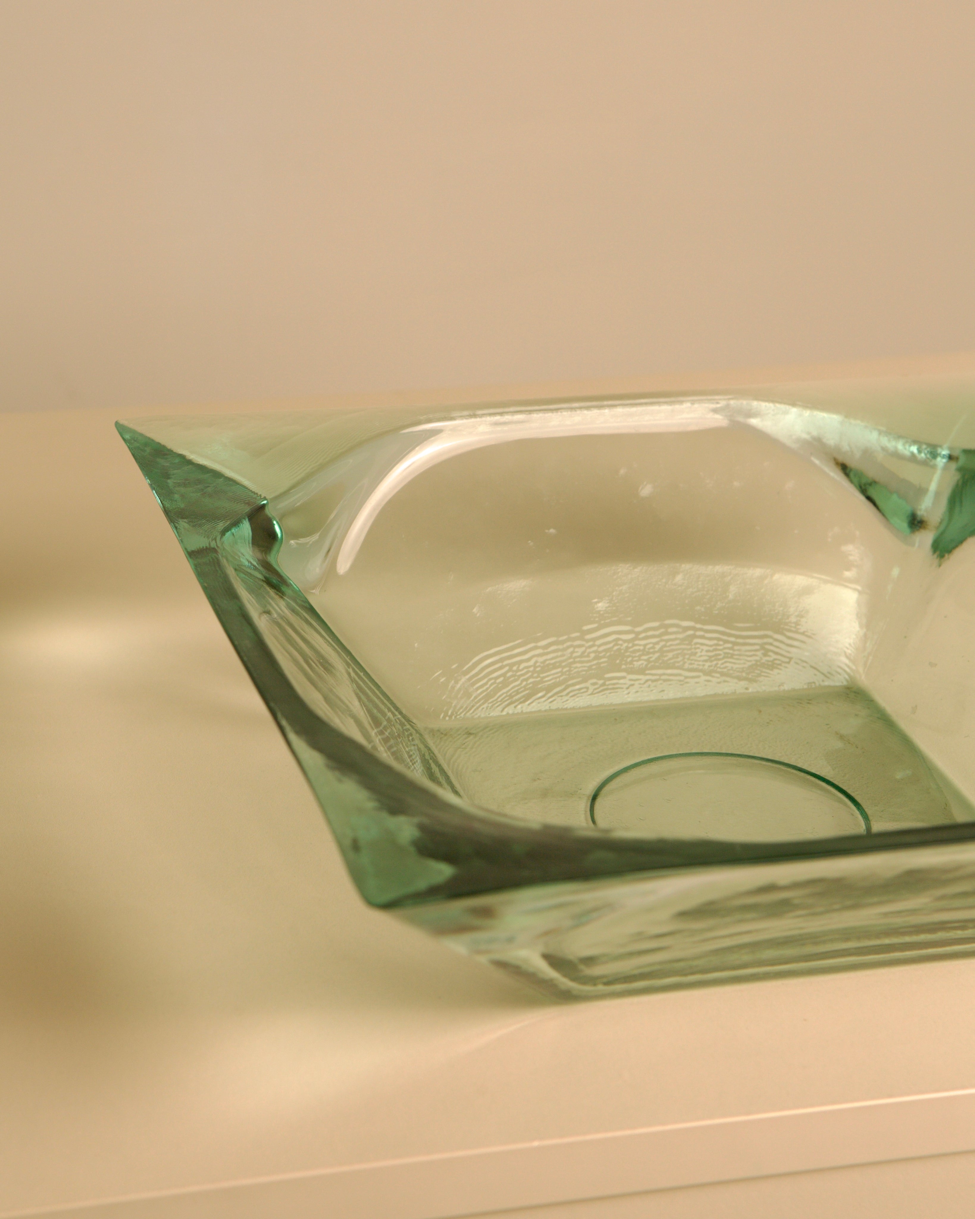 Large Italian glass basket by Fontana Arte, 1960s — close-up