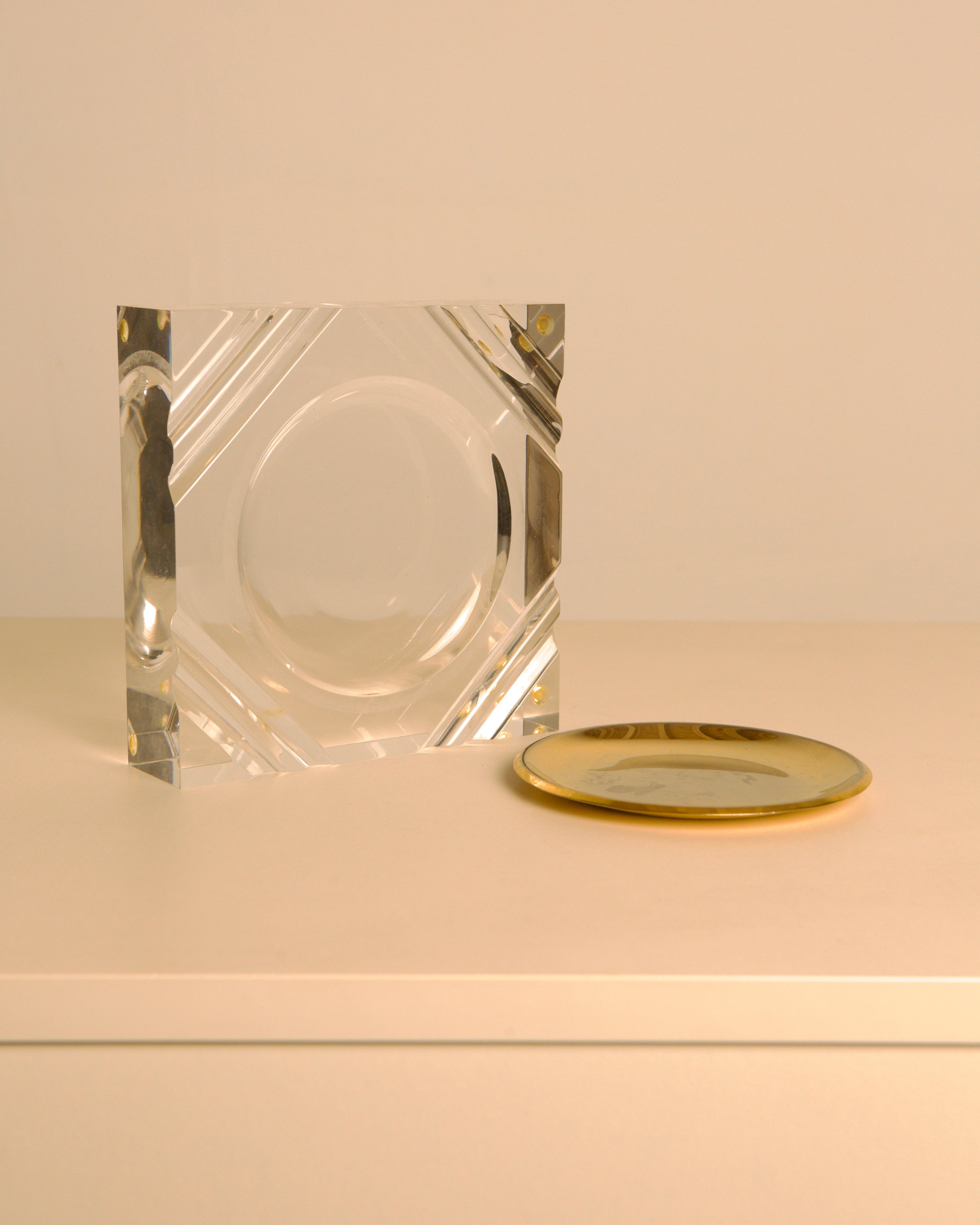 Italian clear lucite & gilt metal ashtray vide-poche 1970's — detail view