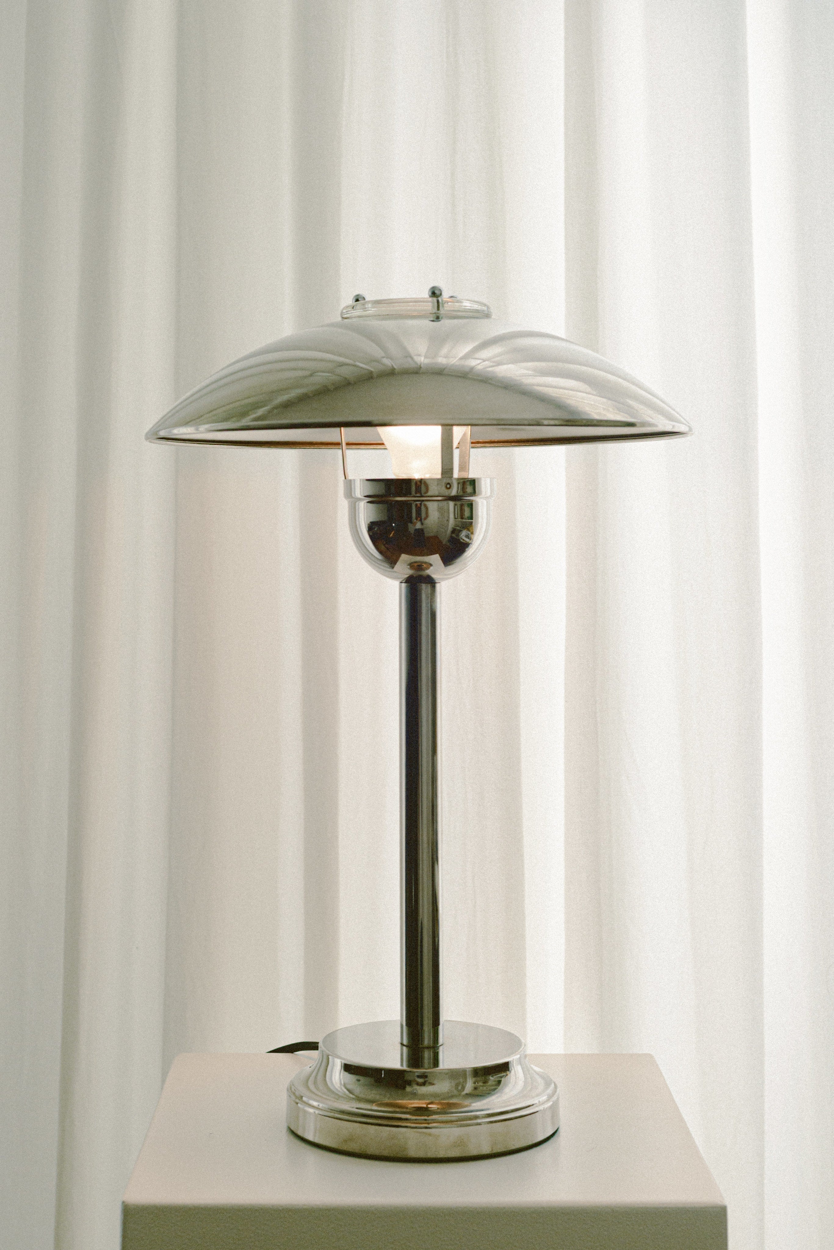Atrium Bauhaus Mushroom Desk Lamp — detail view