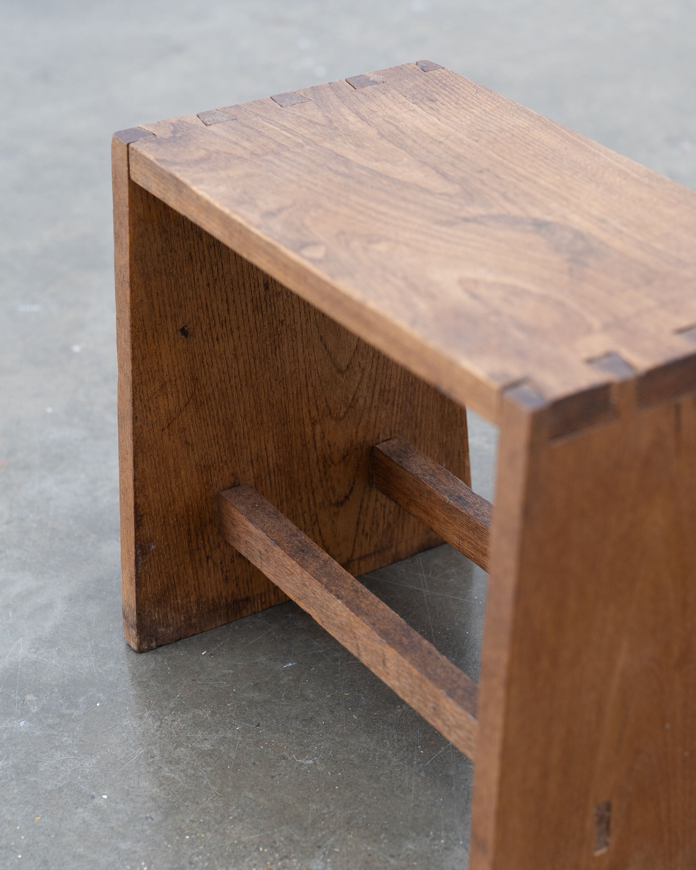 Small Modernist Oak Side Table / Stool, c.1930 — close-up