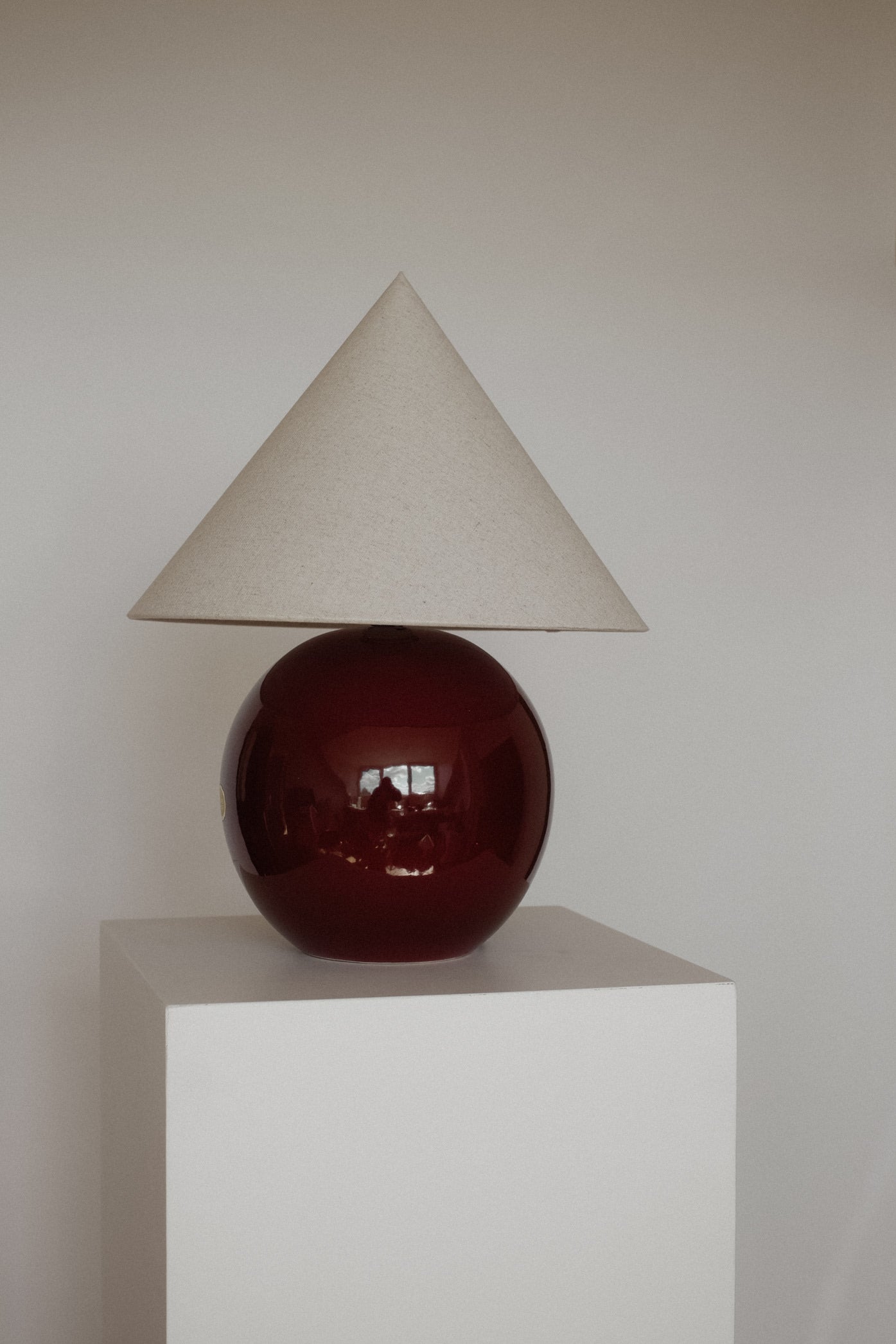 Burgundy & Linen Sculptural Table Lamp — detail view