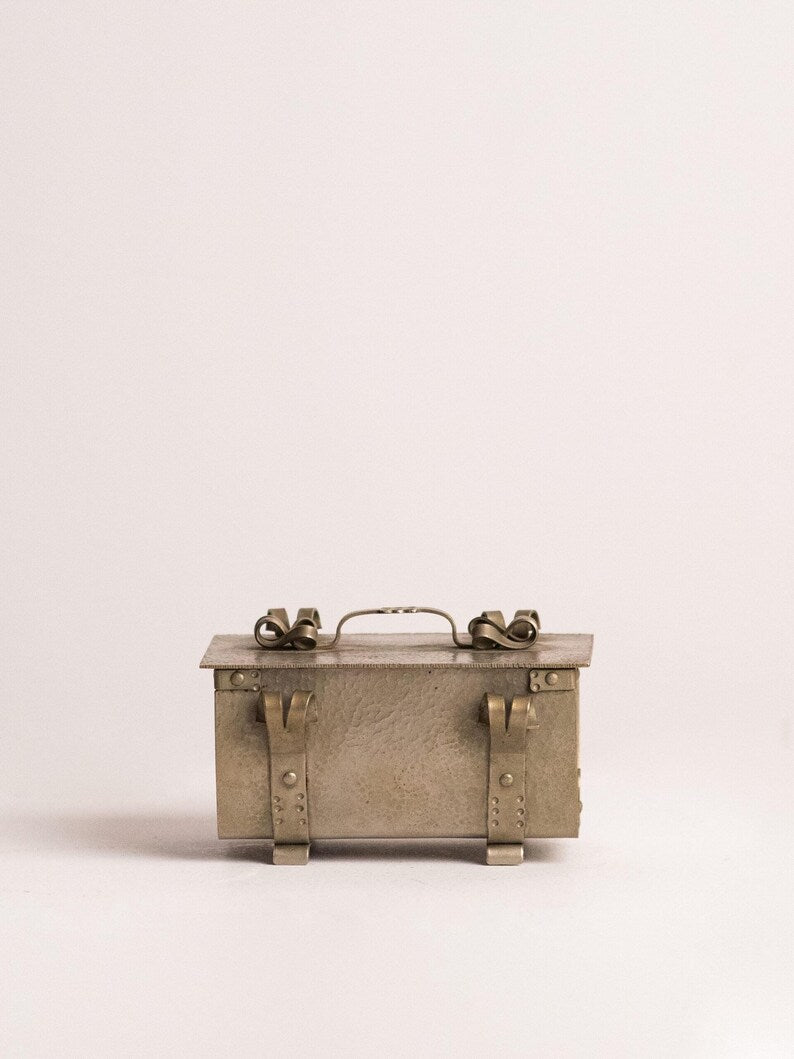 Arts and Crafts Hammered Metal Trunk Casket — Jugendstil Jewellery Box with Green Felt Interior — view 9