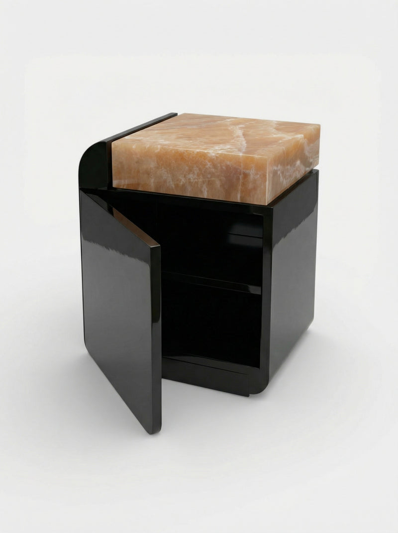 Amo Black Lacquered Wood and Honey Onyx — detail view