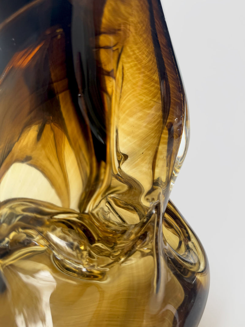 Elara' Vase I — close-up of amber glass detail