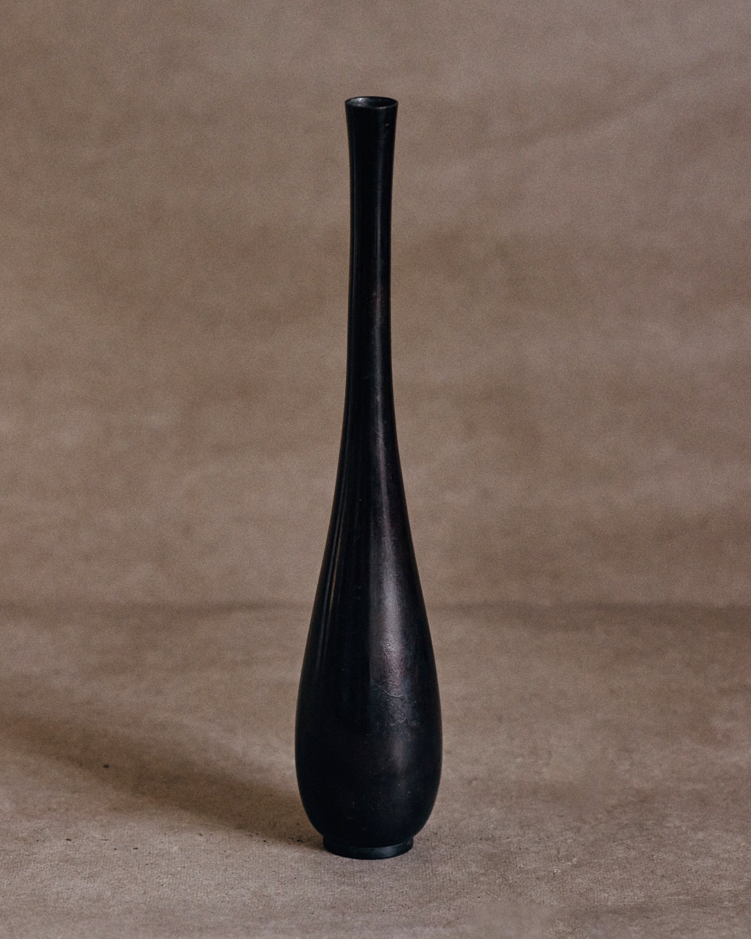 Japanese bronze Ikebana vase No.1 — detail view