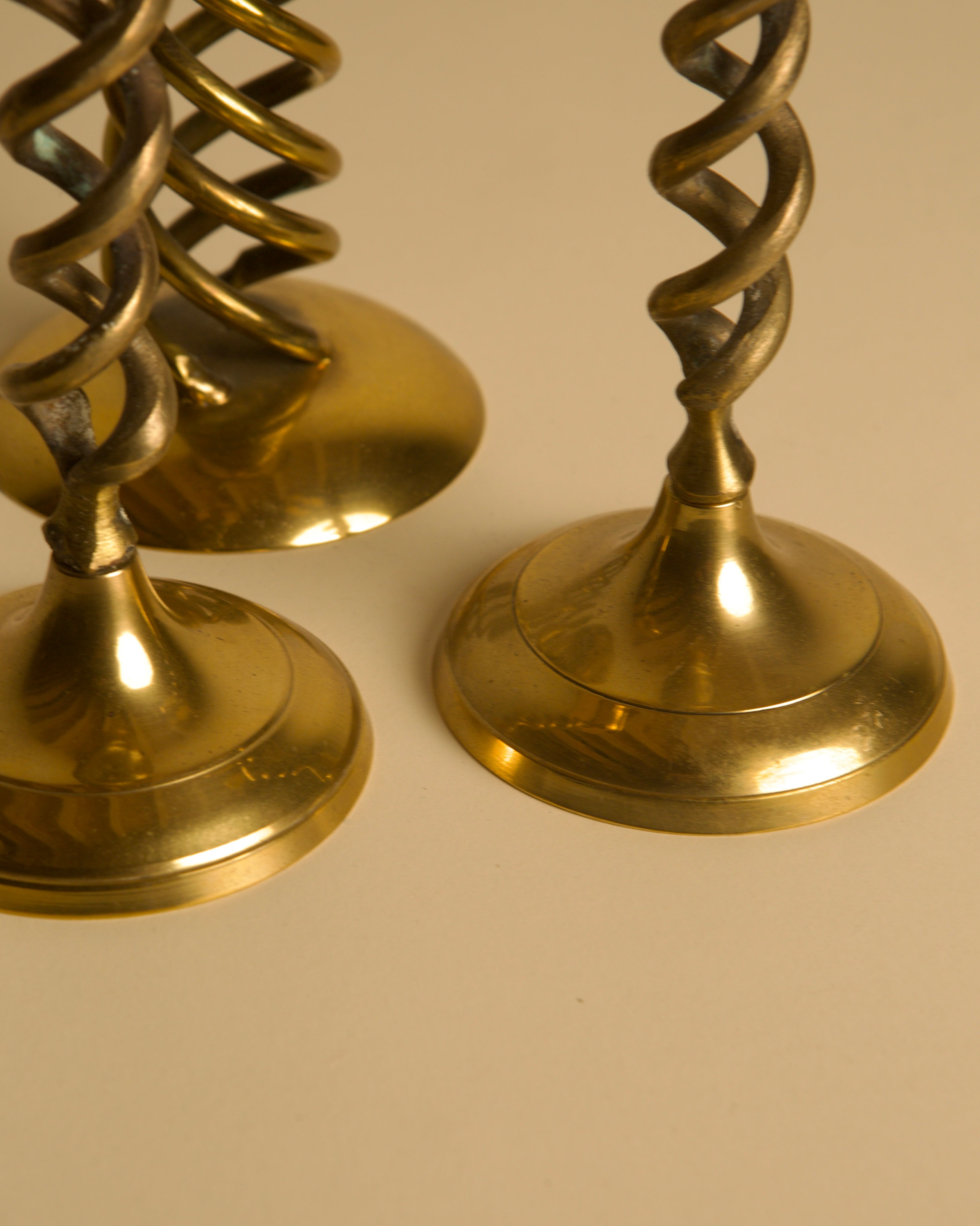 Set of 3 Italian 60's Gold Metal Candleholder — close-up of twisted metal design