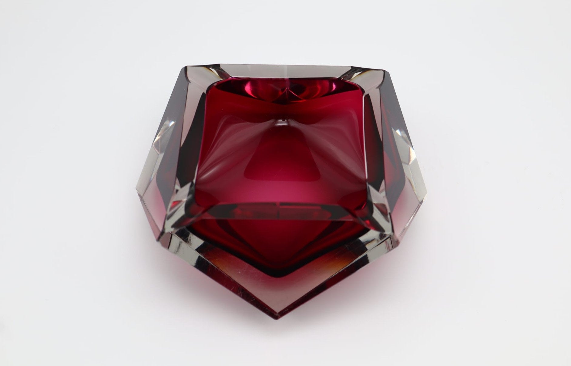 Mid-Century Sommerso Murano Glass "Garnet" Ashtray by Mandruzzato – 1965 — lifestyle setting