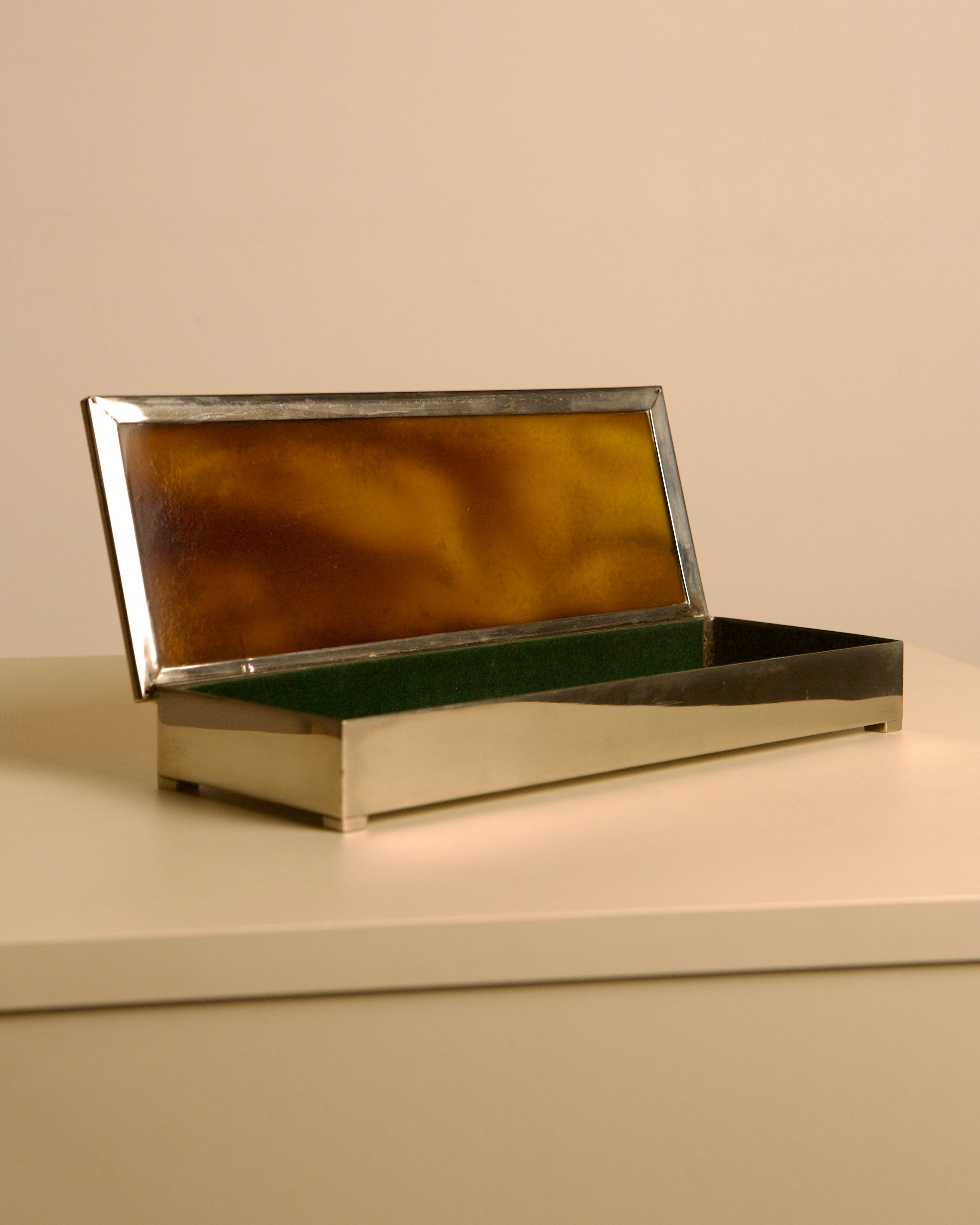 Italian rectangular box in chrome metal, amber faux tortoiseshell lacquer and green velvet — detail view