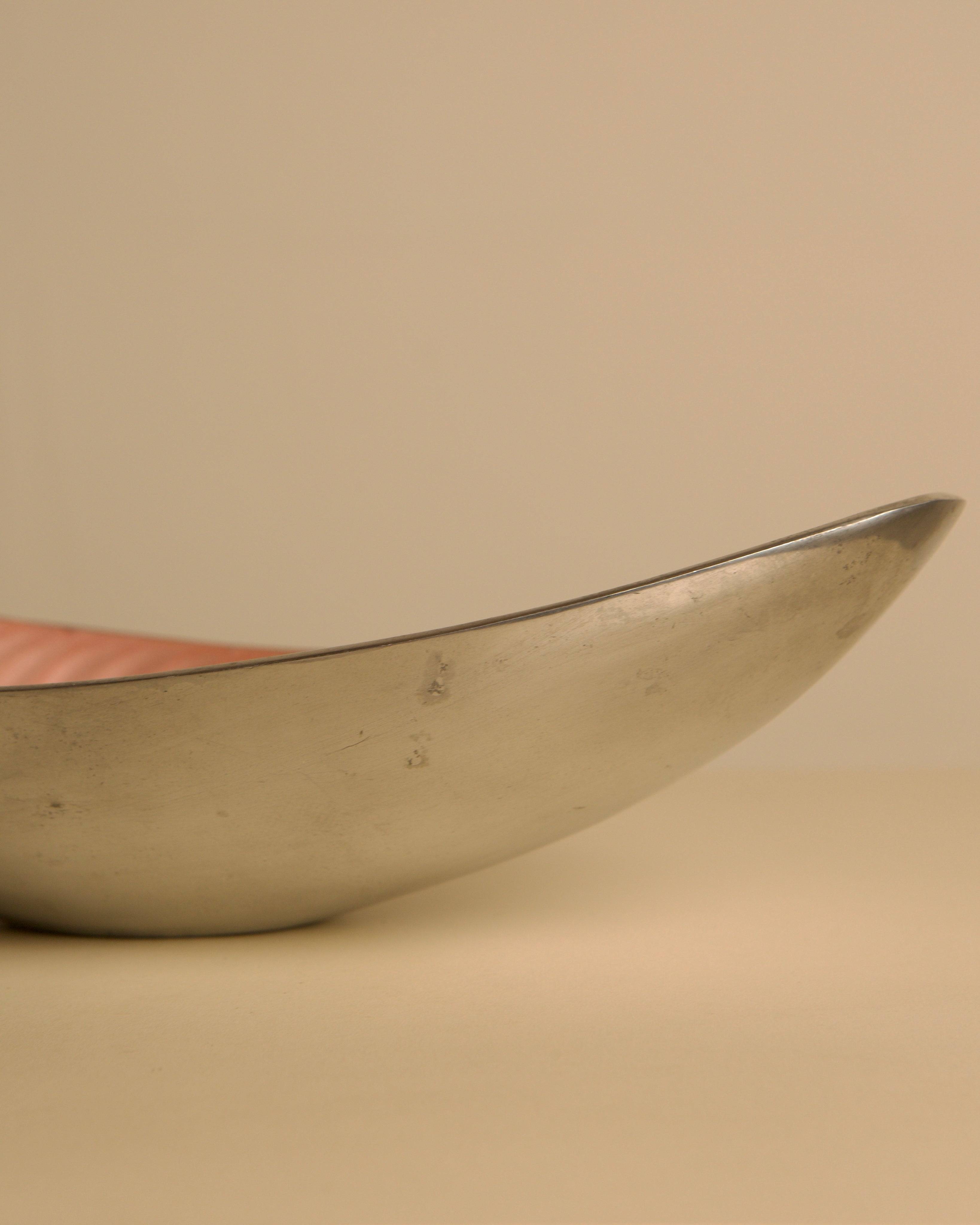 "Galassia" Pale Pink Aluminium Catchall Dish by Brandani, 1980s — close-up