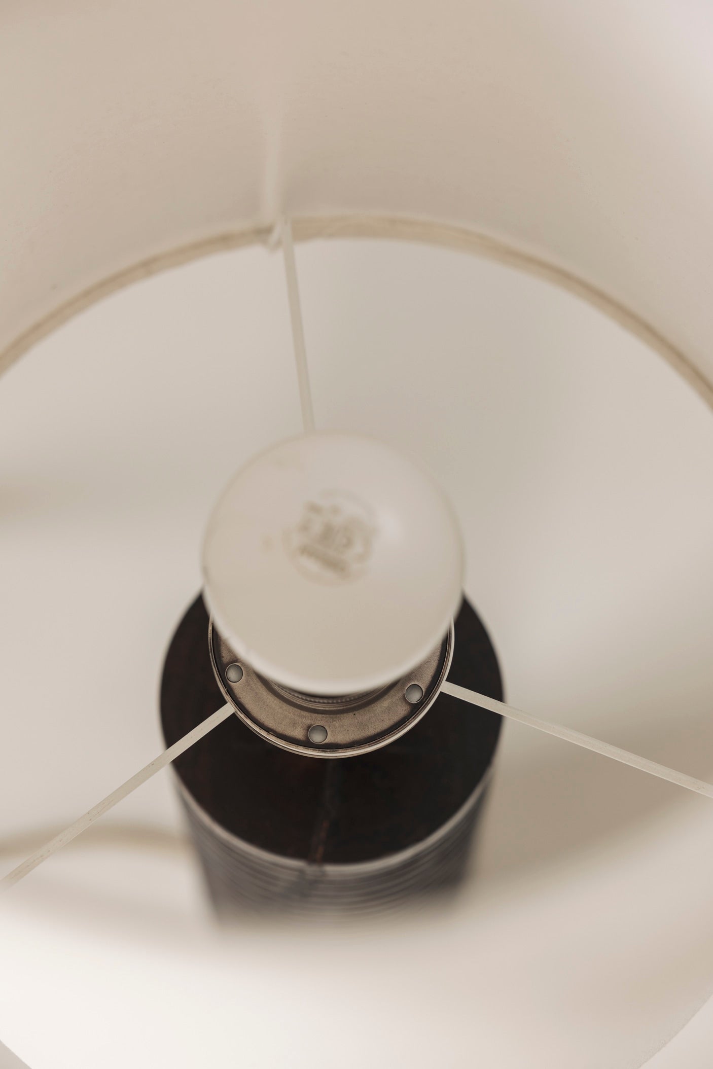 Elegant pair of French wooden carved table lamps from the 1970s. — view 9