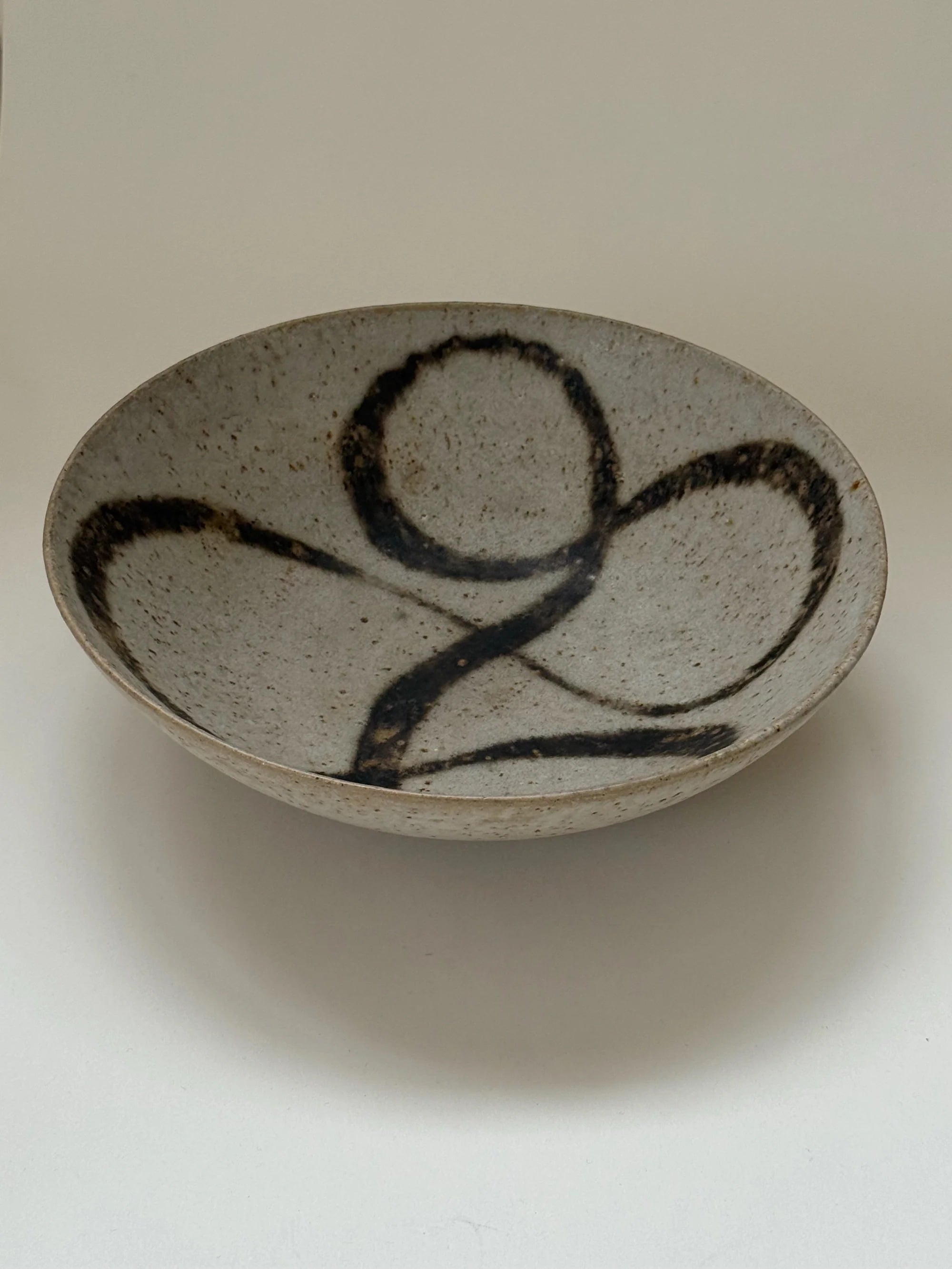 Eigil Heinrichsen Stoneware Bowl II, Denmark, 50s/60s — side view highlighting black and gray patterns