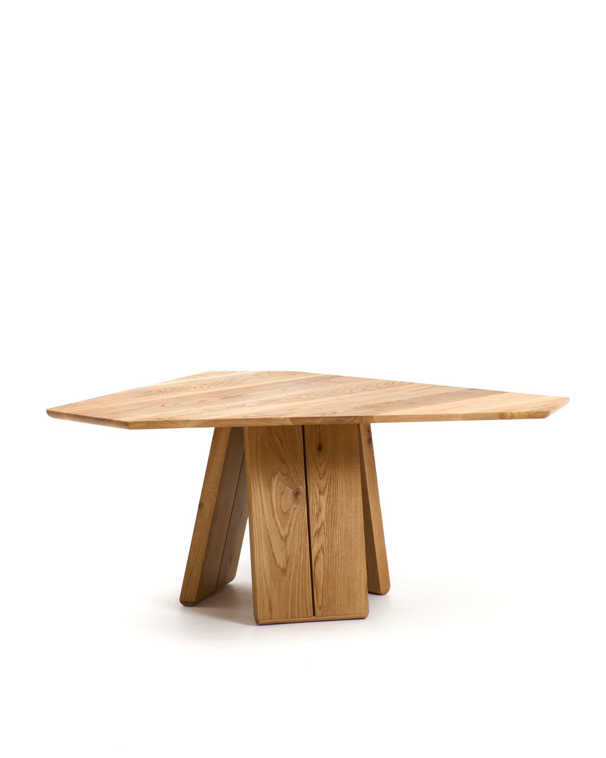 Perícia Dining Table — angled view of light wood surface and base