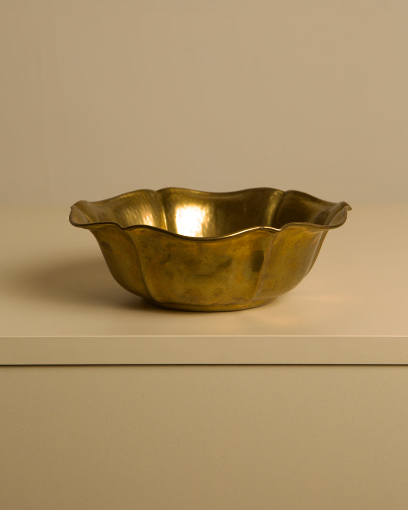 Vintage brass flower-shaped trinket tray with scalloped rim, 1960s
