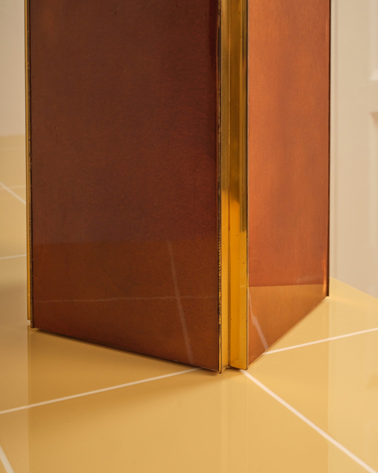 Pair of table lamps - Italy 1970s — back view highlighting brass and brown finish