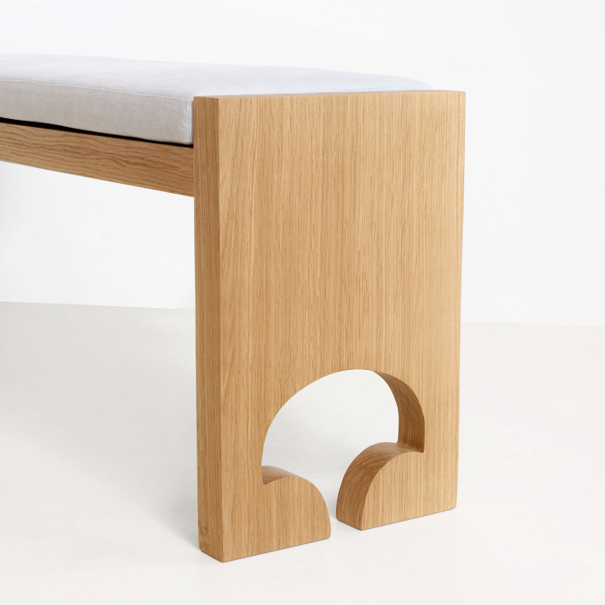 Quinta Bench — close-up
