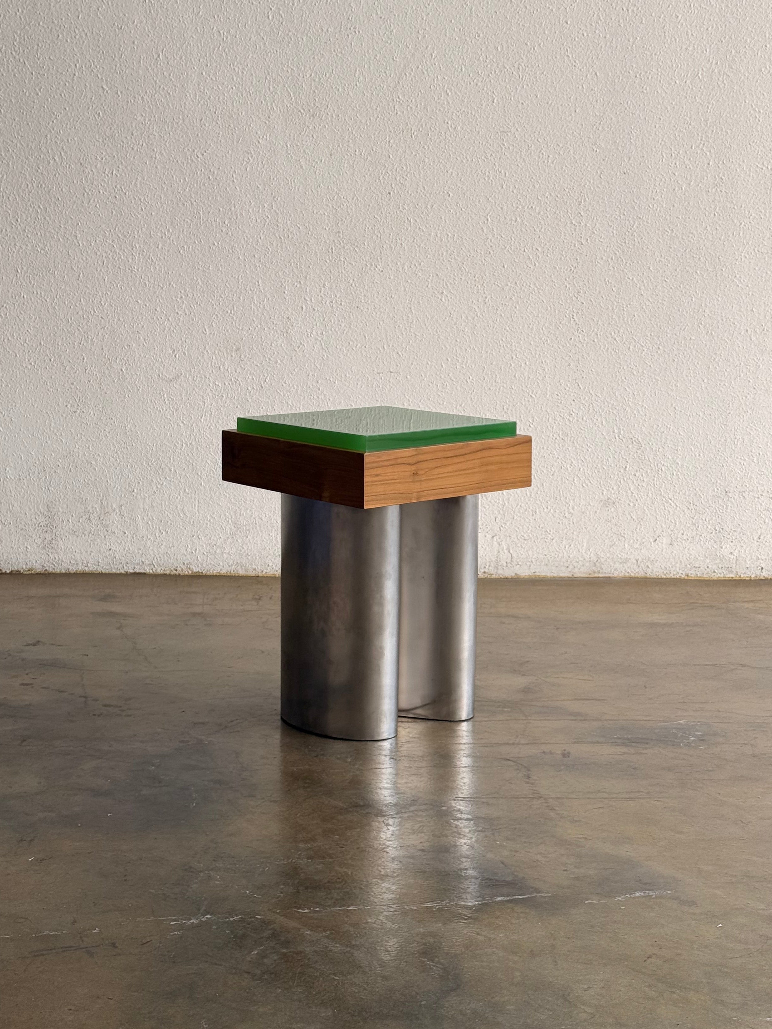 Agar 01 — Side Table in Teak, Resin and Stainless Steel — detail view
