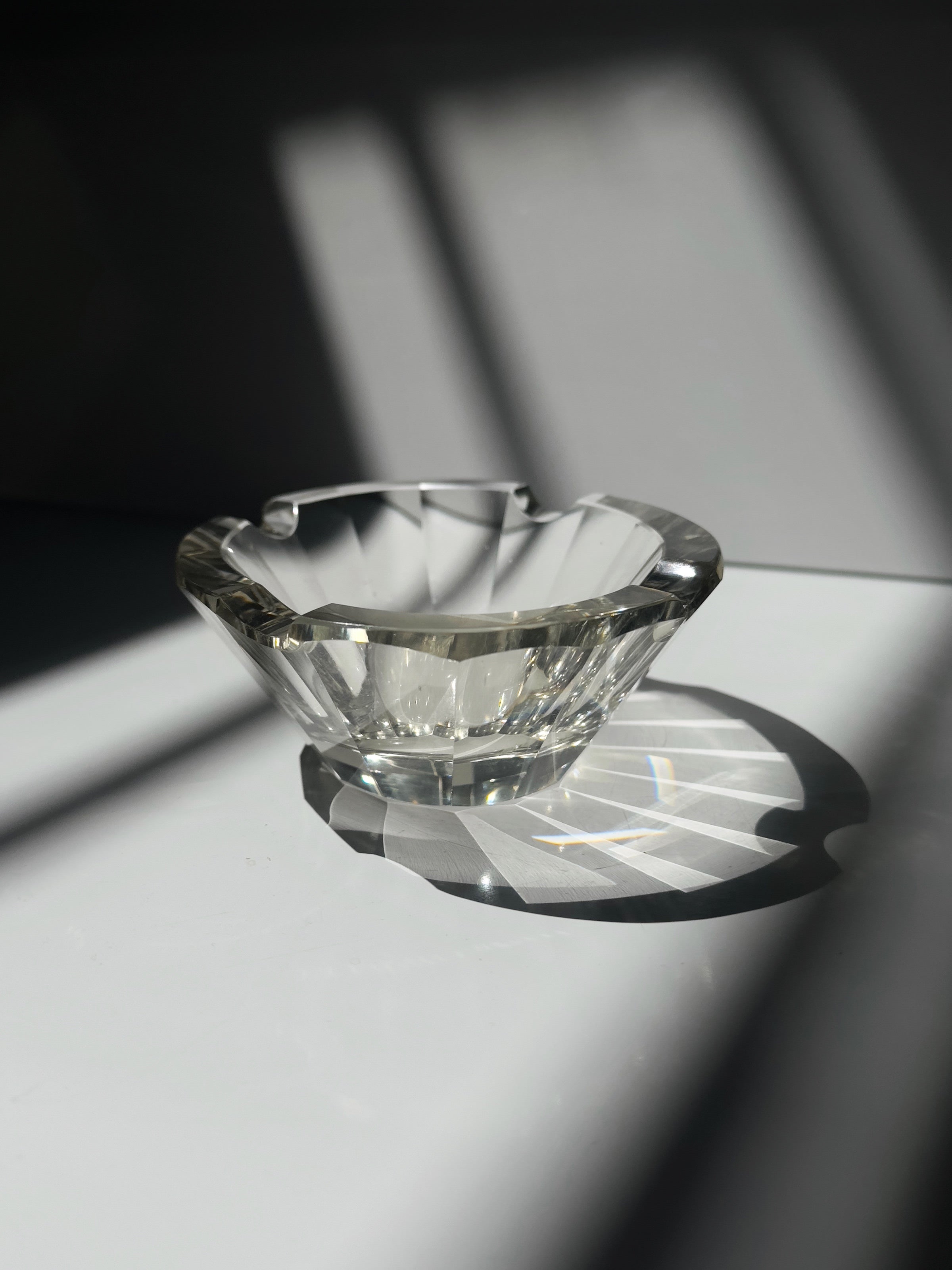 Italian prismatic crystal vide-poches - Art Deco 1930s — side angle