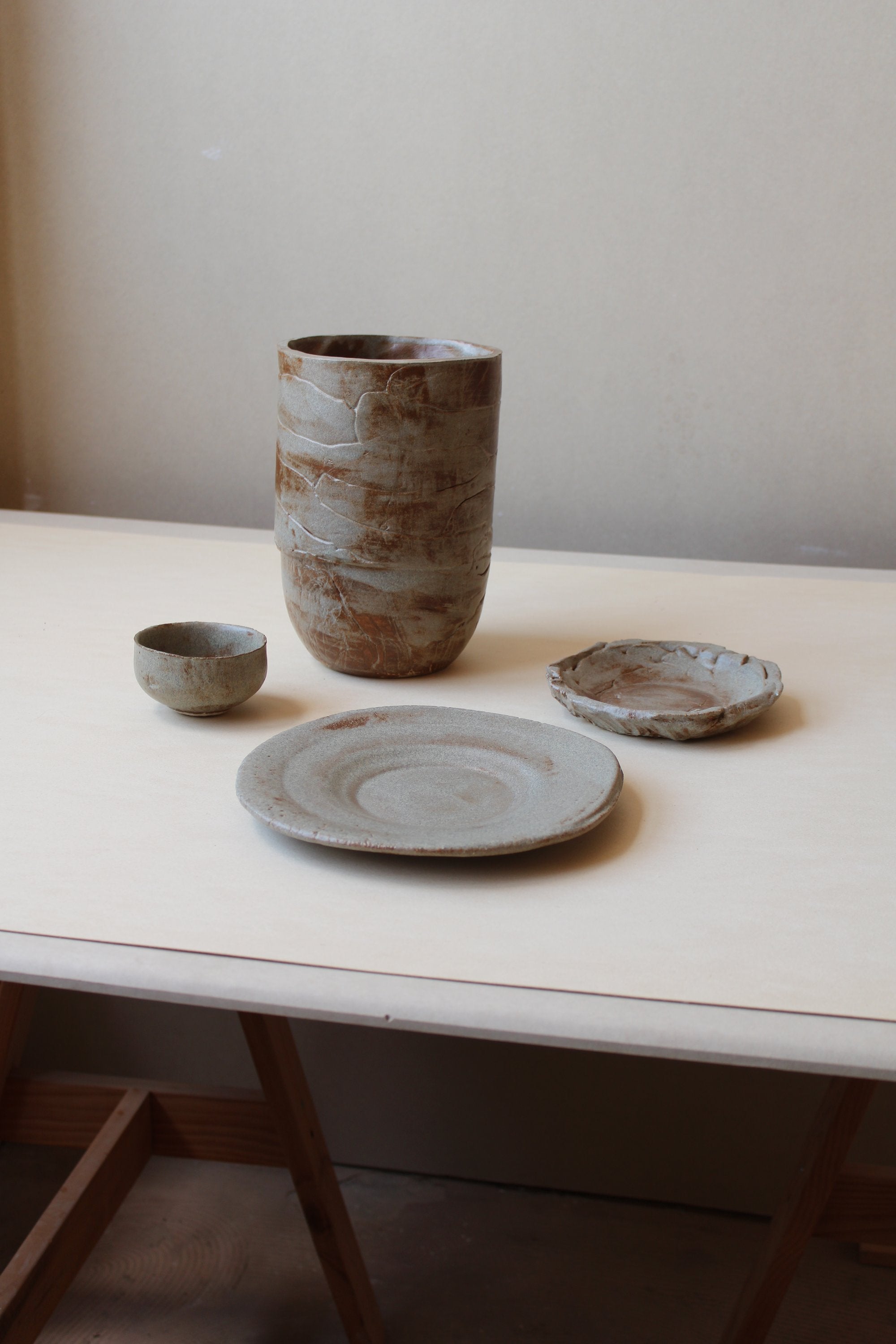Vase / Gris — close-up