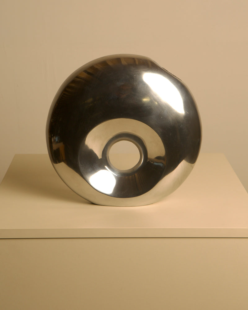 Italian "Donut" Vase in Aluminum 80's — front view with reflective surface