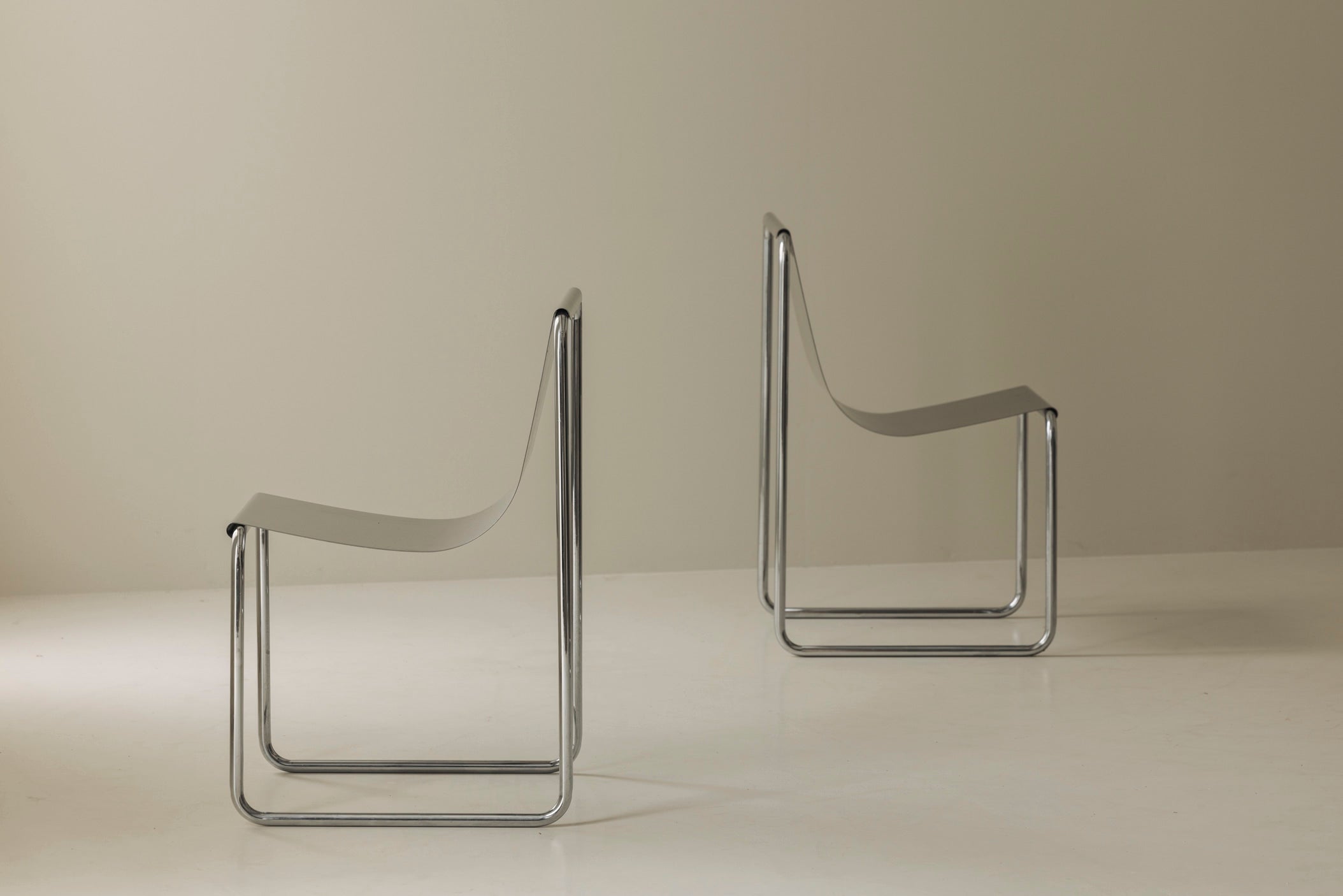 Very rare set of four dining chairs by Patrick Gingembre, France 1960s — close-up
