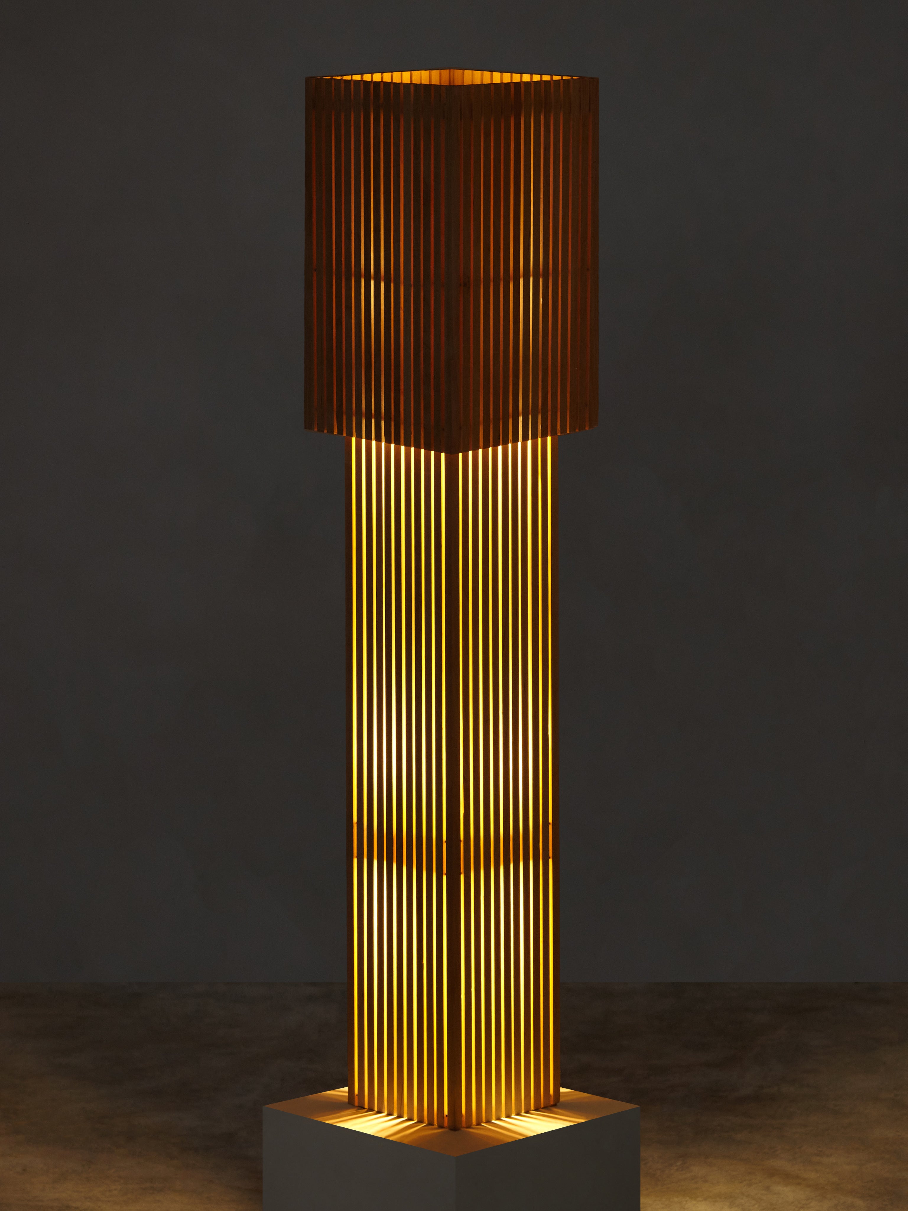 Wooden Parallilo Floor Lamp — detail view