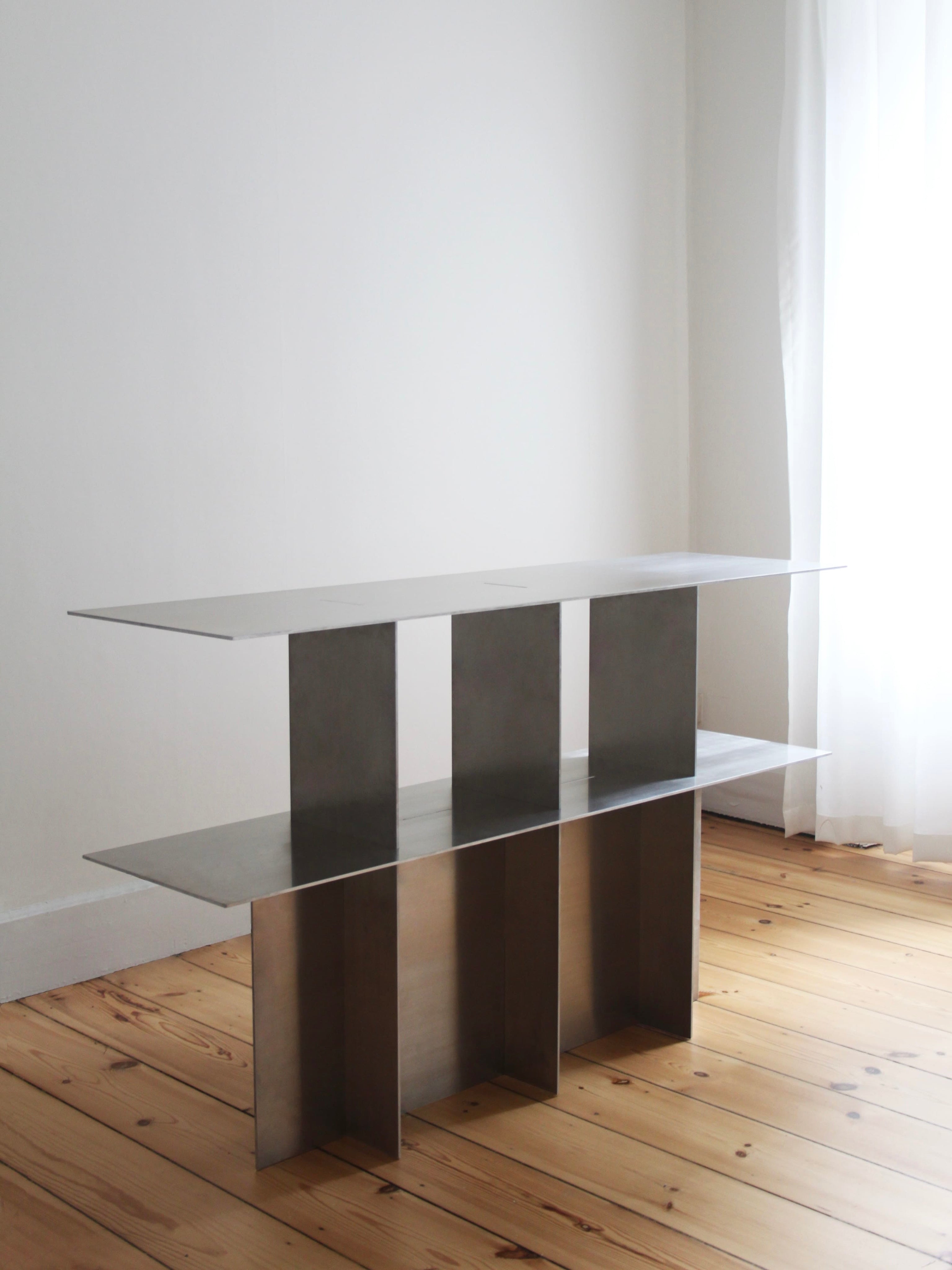 Lamina aluminum console — side angle