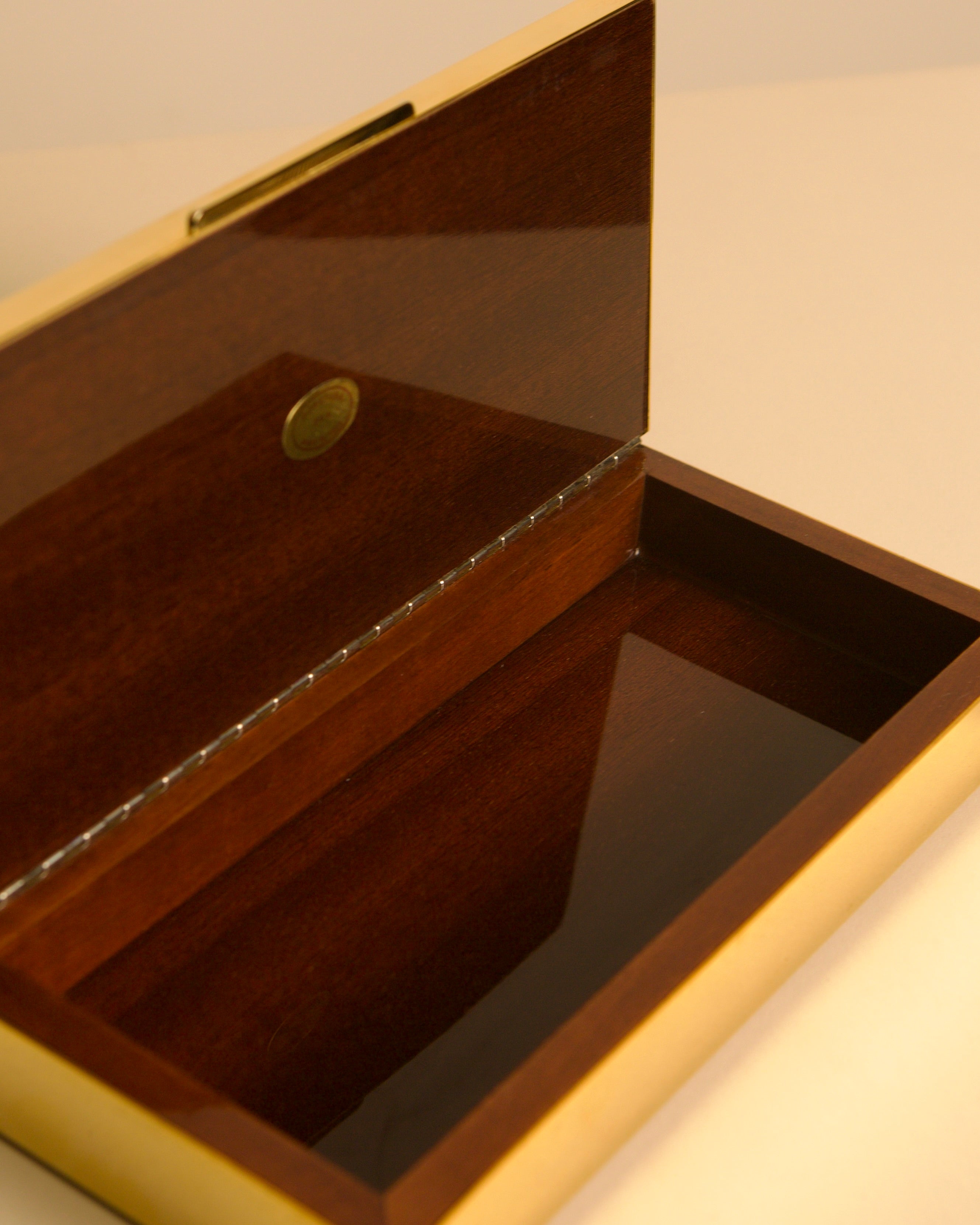 Italian Box in Gold and Silver Metal "Holywood Regency" 70s — interior view showing polished wood finish