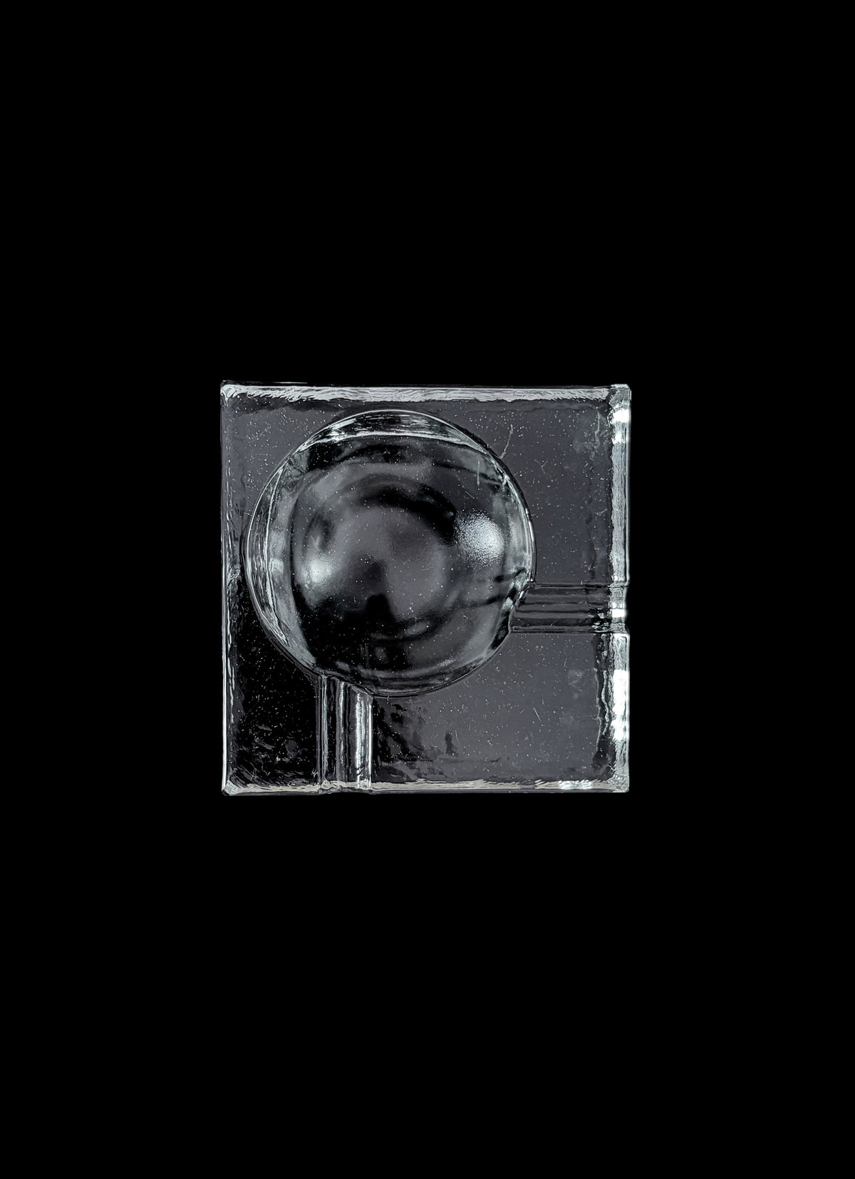 Vintage scadinavian glass ashtray — detail view