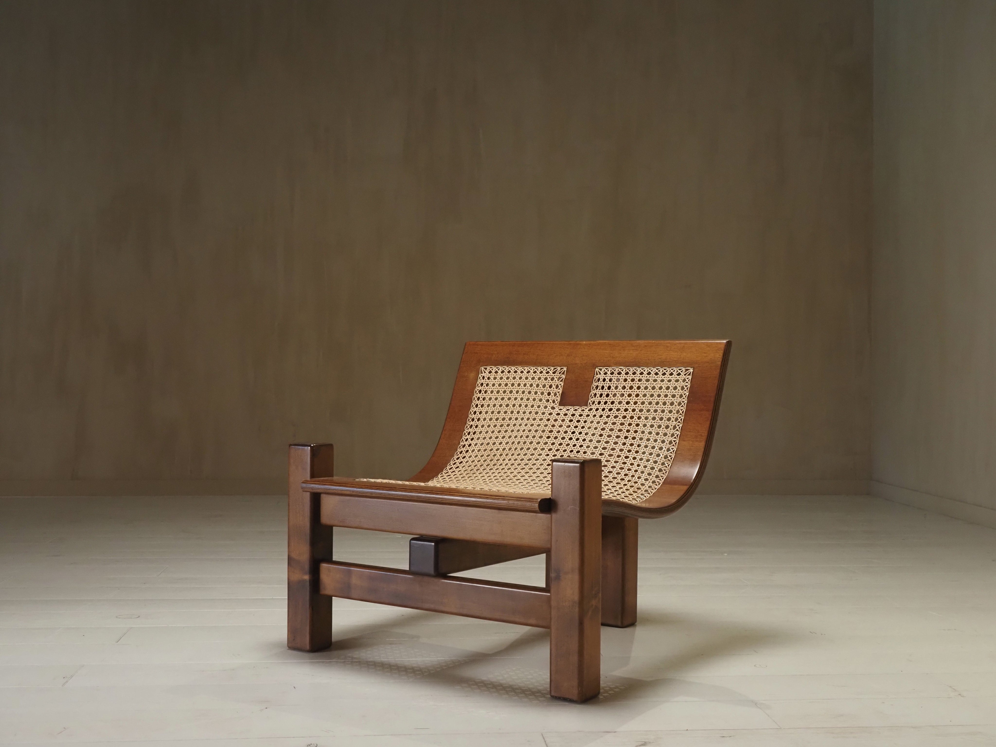 Vela chair by Ferdinando Meccani — side angle
