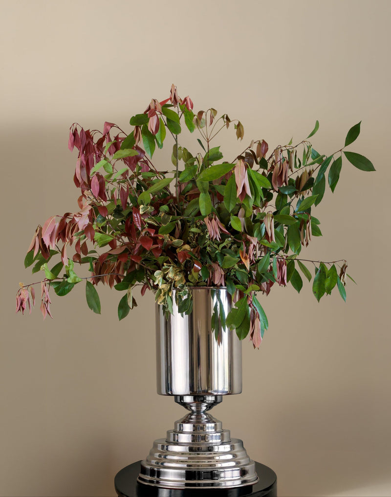 Amphora Maxi – Sculptural Art Deco Vase in Mirror-polished aluminium by CASPAL | The Oblist