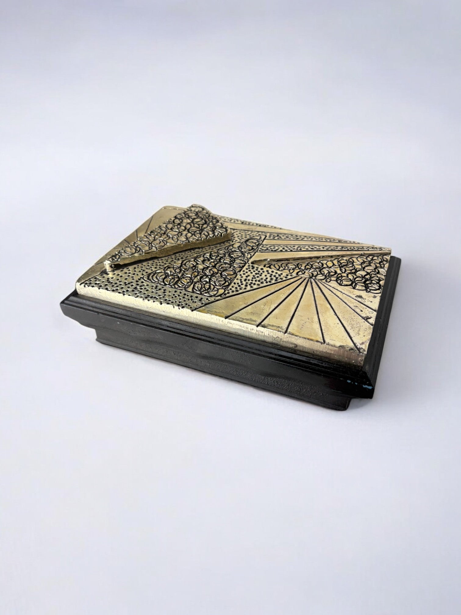 Brutalist wood and resin vanity box , Italy, 1980 — side angle