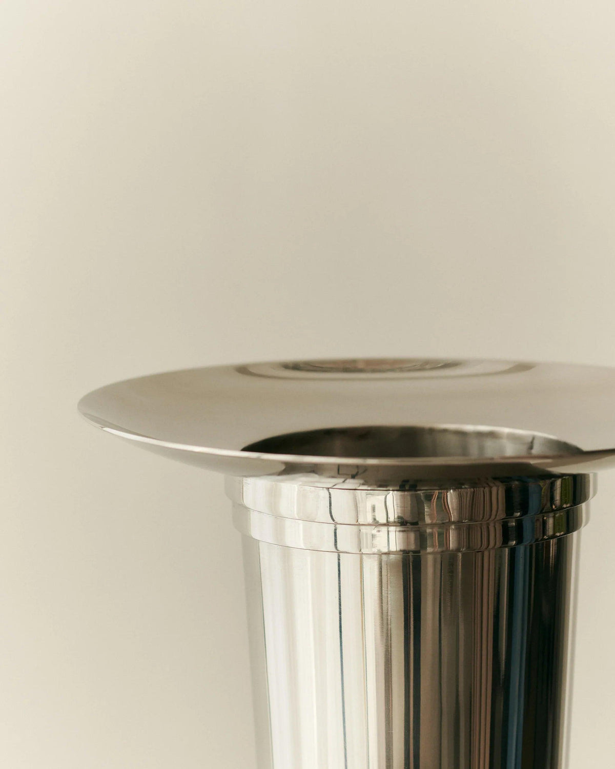 FOUNTAIN VASE 01 — lifestyle setting