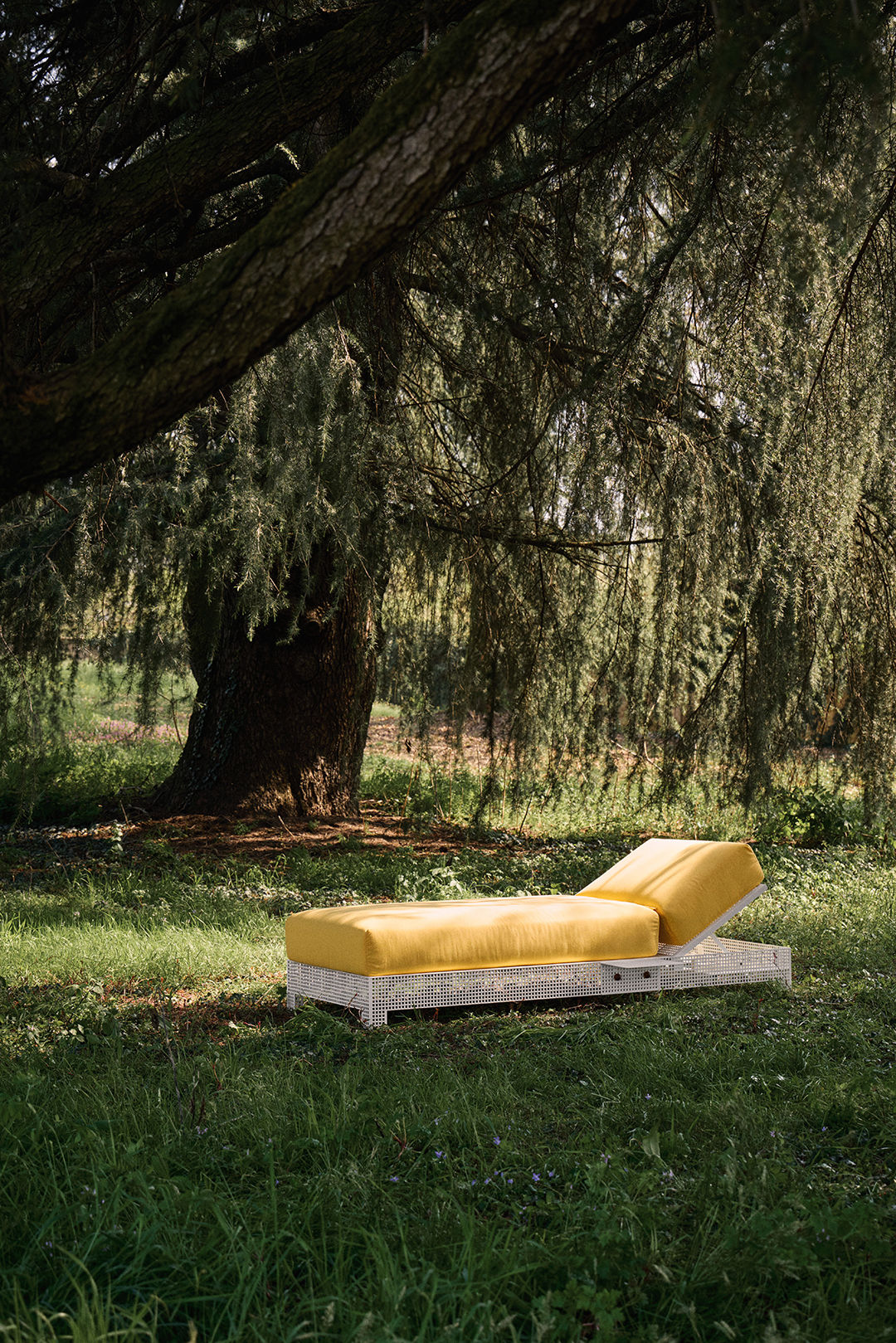'Conservatory' Sun Lounger — side angle