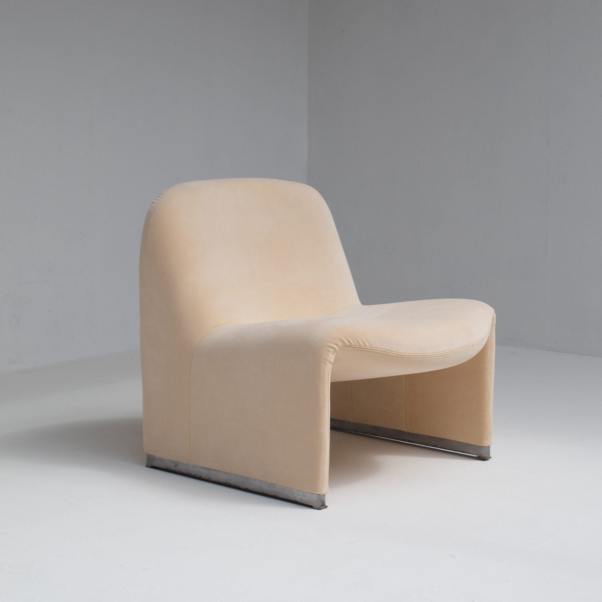 Alky Chair by Giancarlo Piretti — side angle