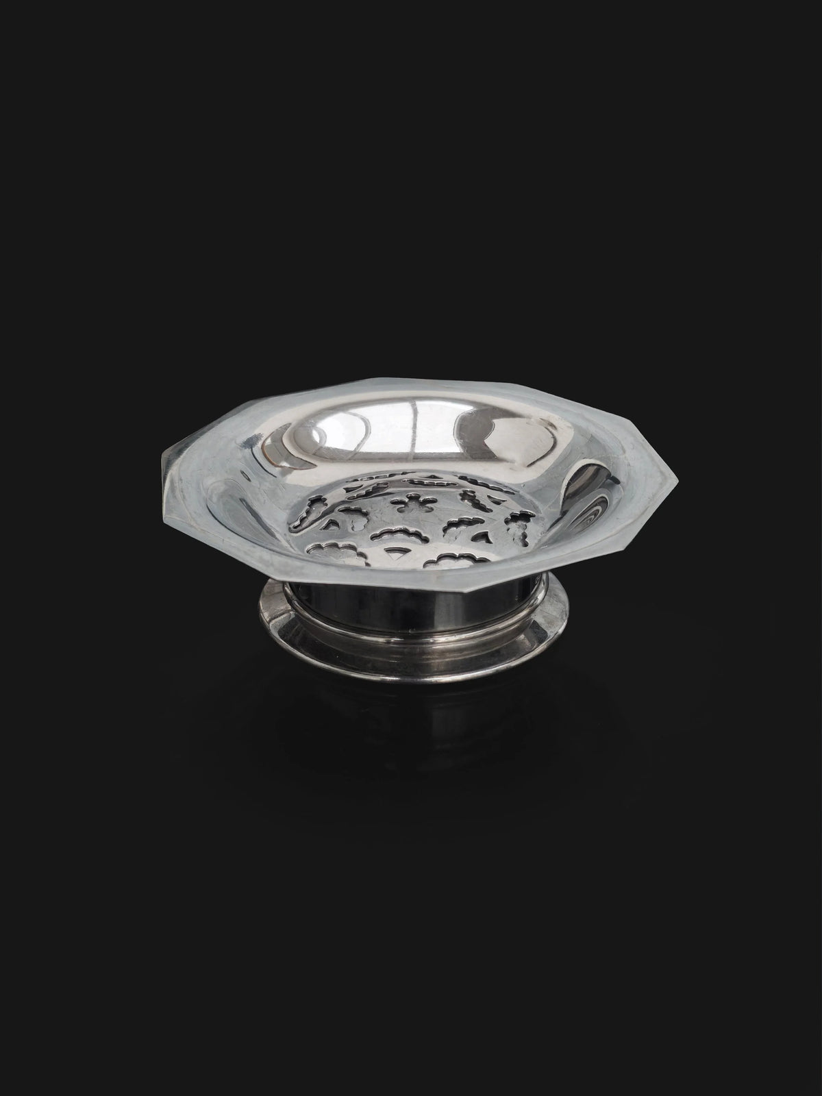 Coquillor Butter Dish — detail view