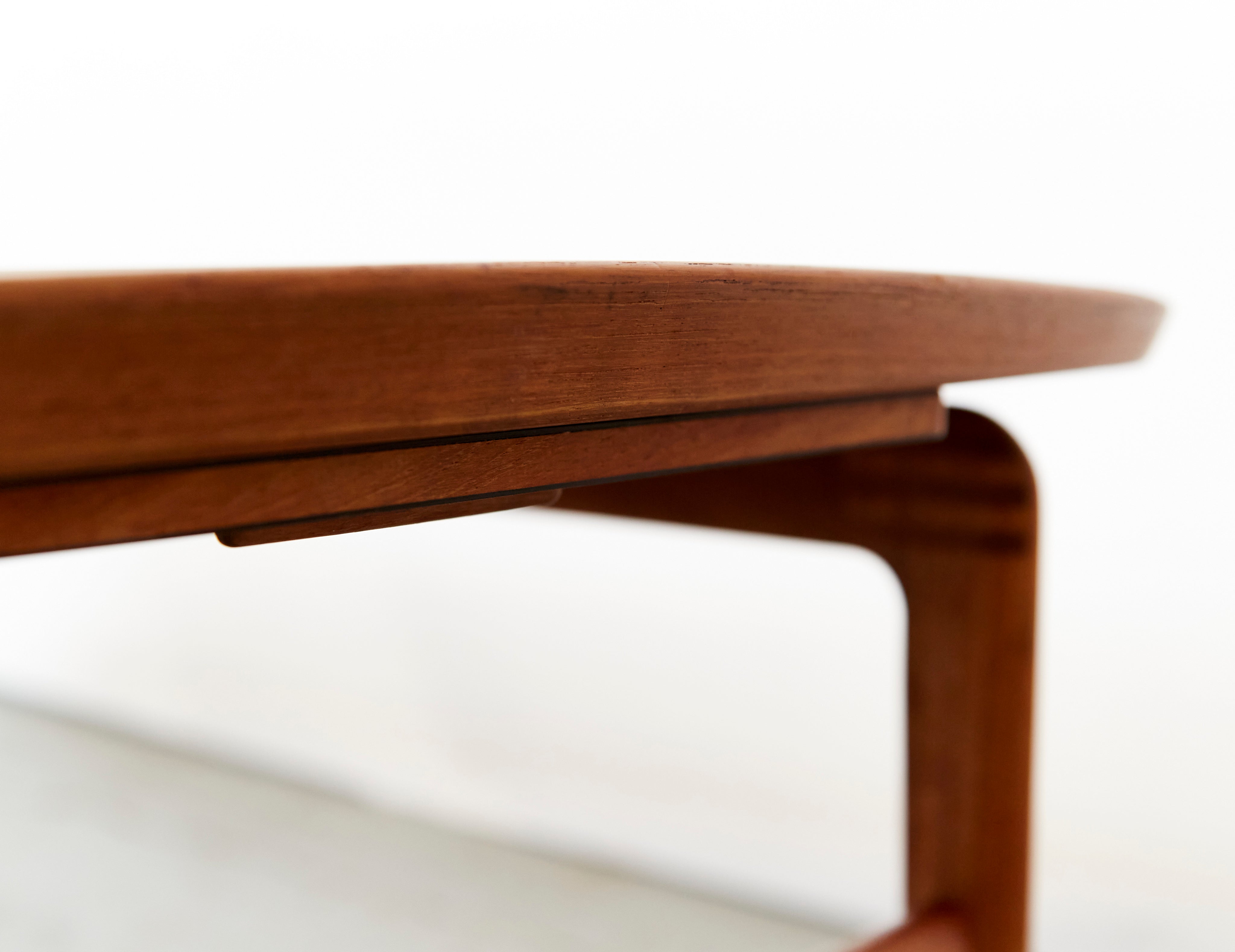 Peter Hvidt & Orla Mølgaard-Nielsen FD640 Coffee Table for France & Søn — close-up of warm wooden edge detail