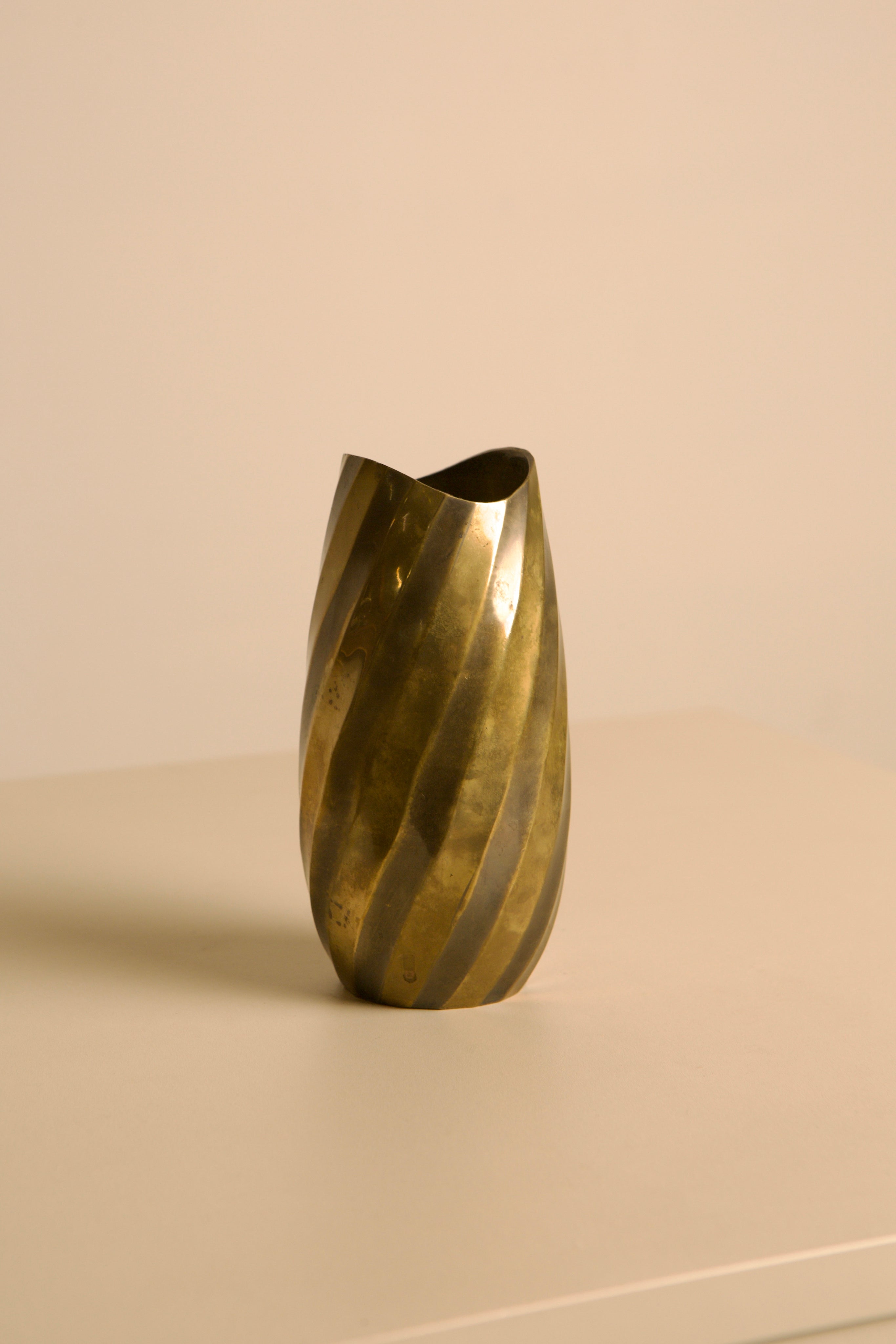 Italian gilt and silvered metal "Hollywood Regency" vase, 1970s — detail view
