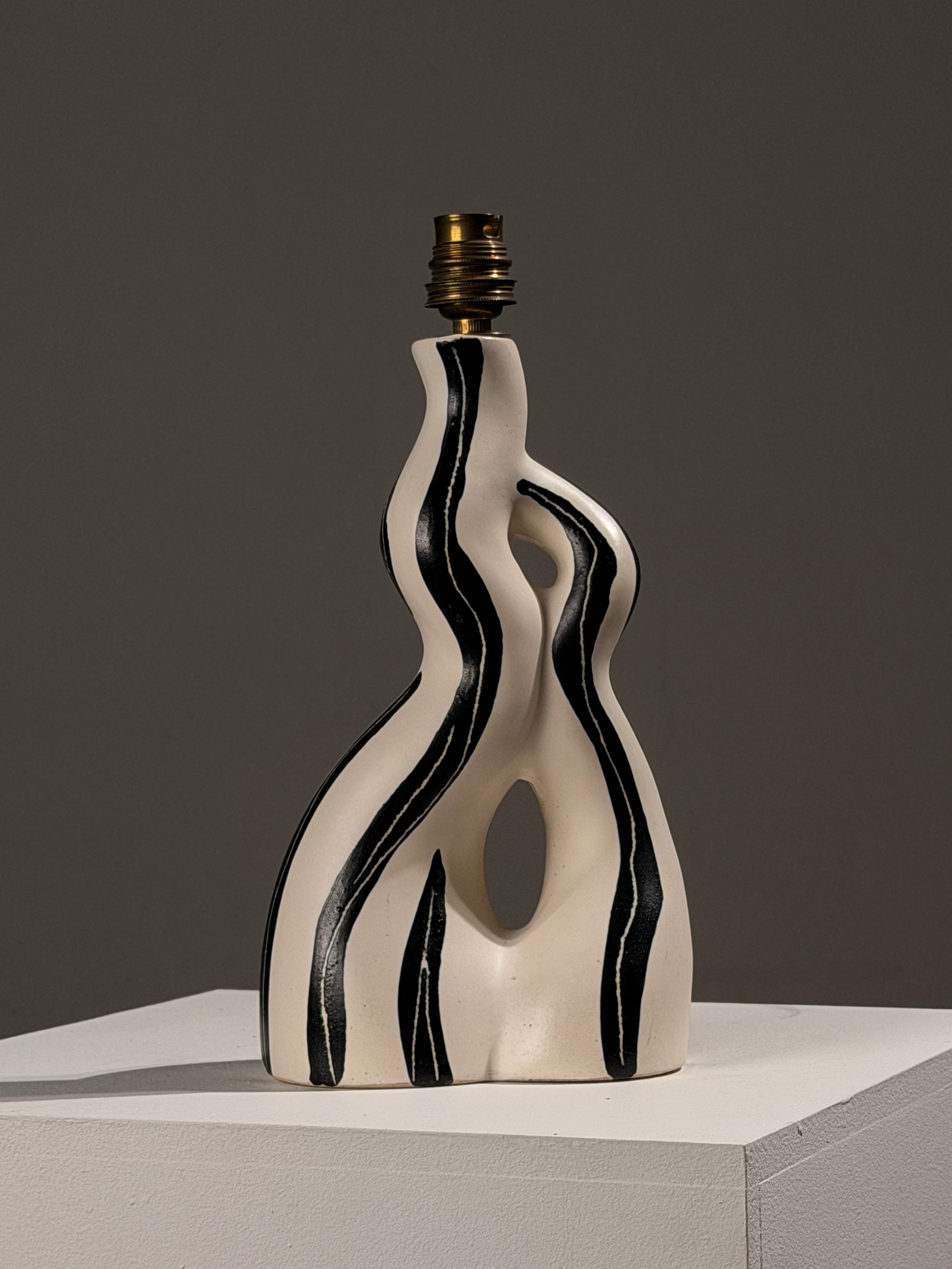 Rare zoomorphic ceramic table lamp, Vallauris, circa 1950 — close-up